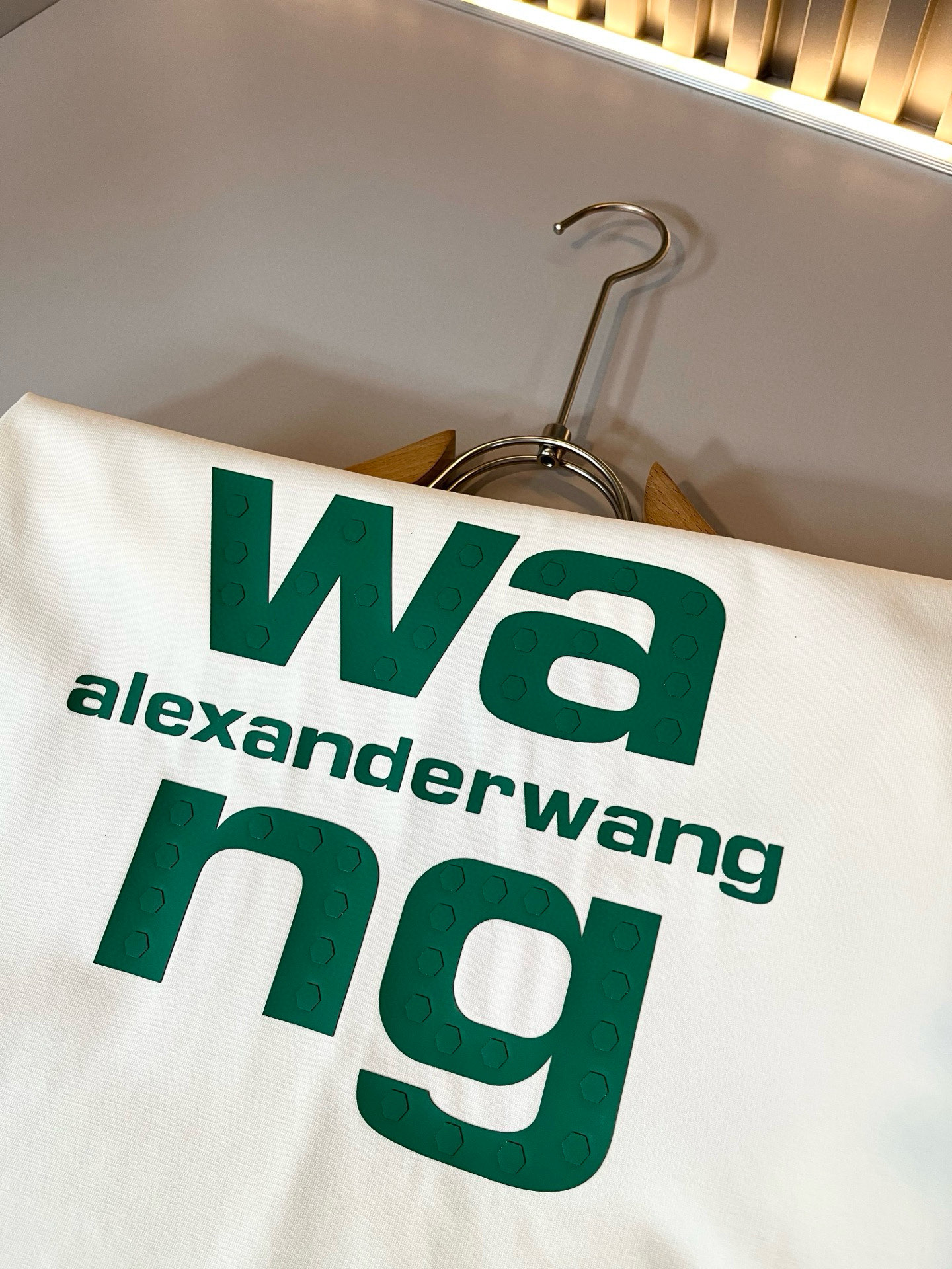 Alexander McQue*n亚历*大·麦昆2026春夏款男女同款👫短袖T恤。欧洲区域限定发售，重磅
