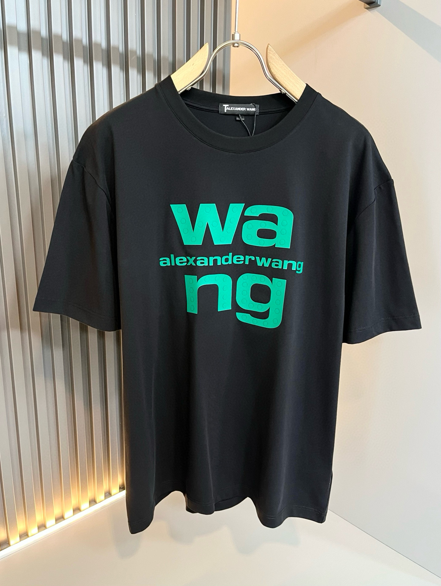 Alexander McQue*n亚历*大·麦昆2026春夏款男女同款👫短袖T恤。欧洲区域限定发售，重磅