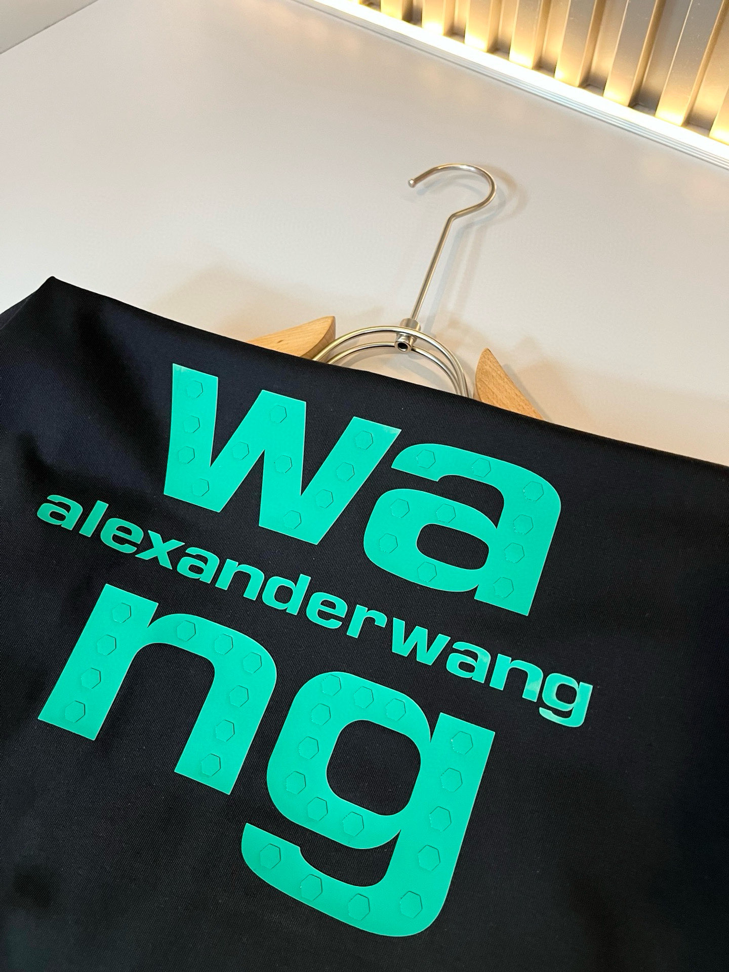 Alexander McQue*n亚历*大·麦昆2026春夏款男女同款👫短袖T恤。欧洲区域限定发售，重磅