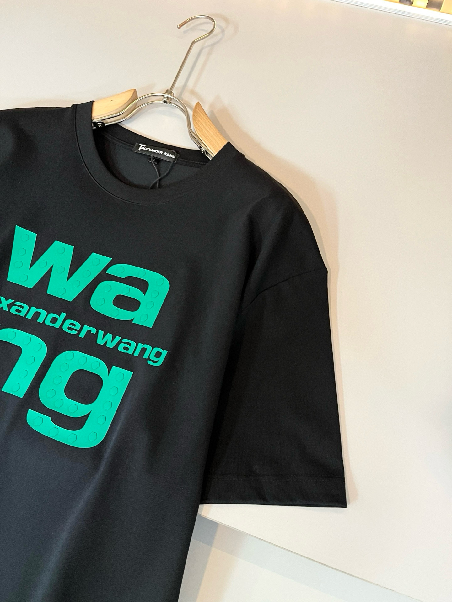 Alexander McQue*n亚历*大·麦昆2026春夏款男女同款👫短袖T恤。欧洲区域限定发售，重磅