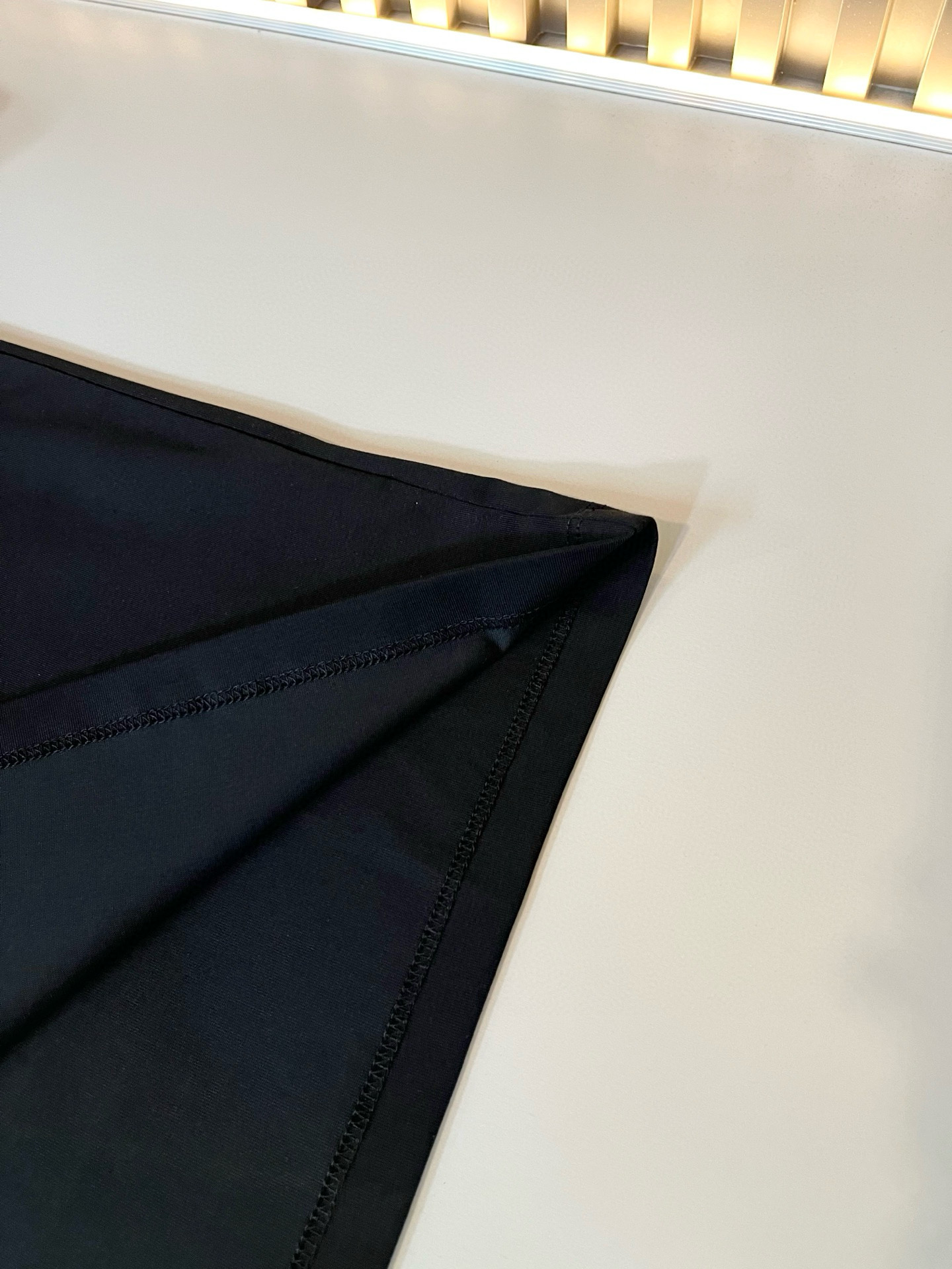 Alexander McQue*n亚历*大·麦昆2026春夏款男女同款👫短袖T恤。欧洲区域限定发售，重磅