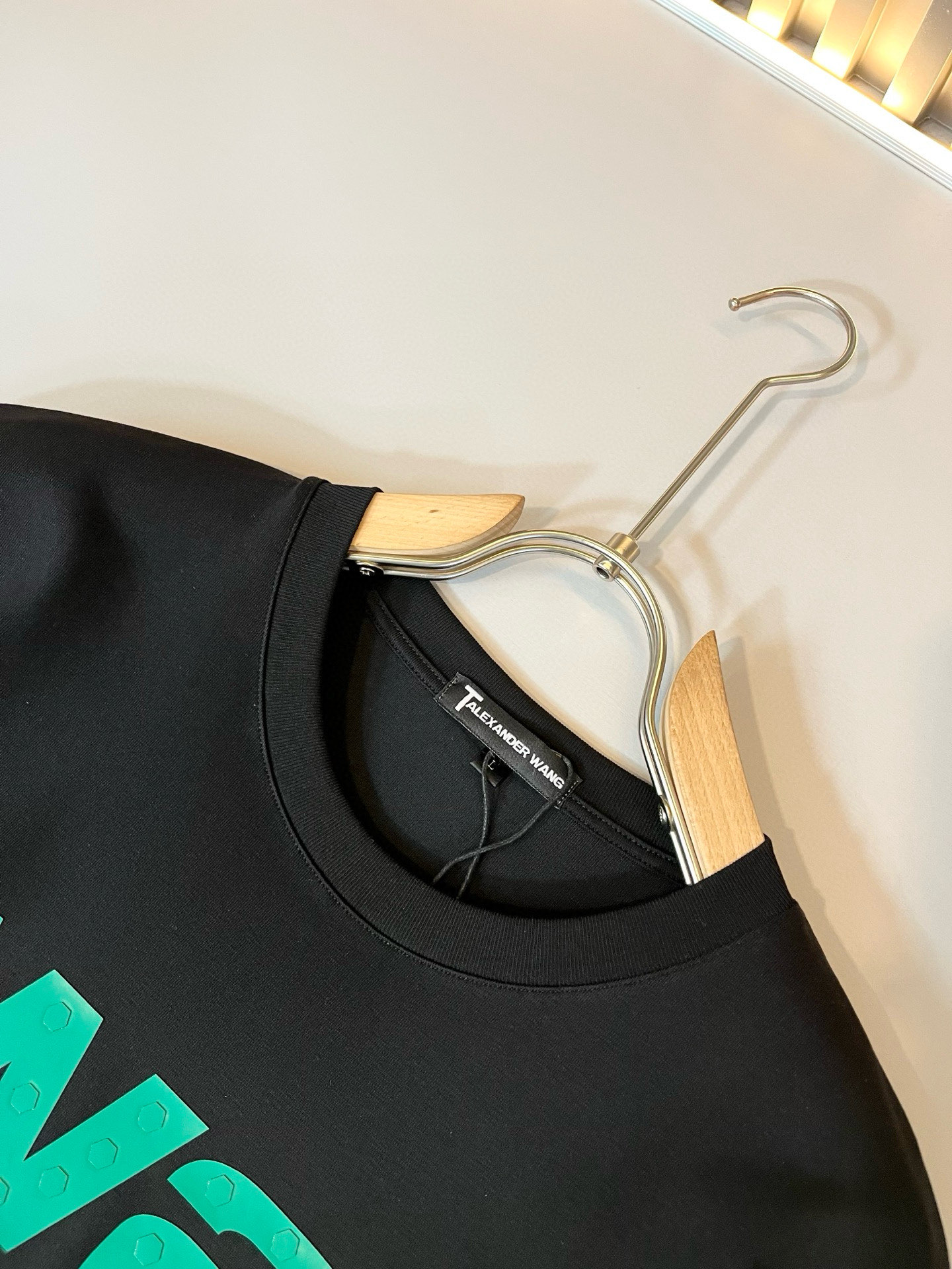 Alexander McQue*n亚历*大·麦昆2026春夏款男女同款👫短袖T恤。欧洲区域限定发售，重磅