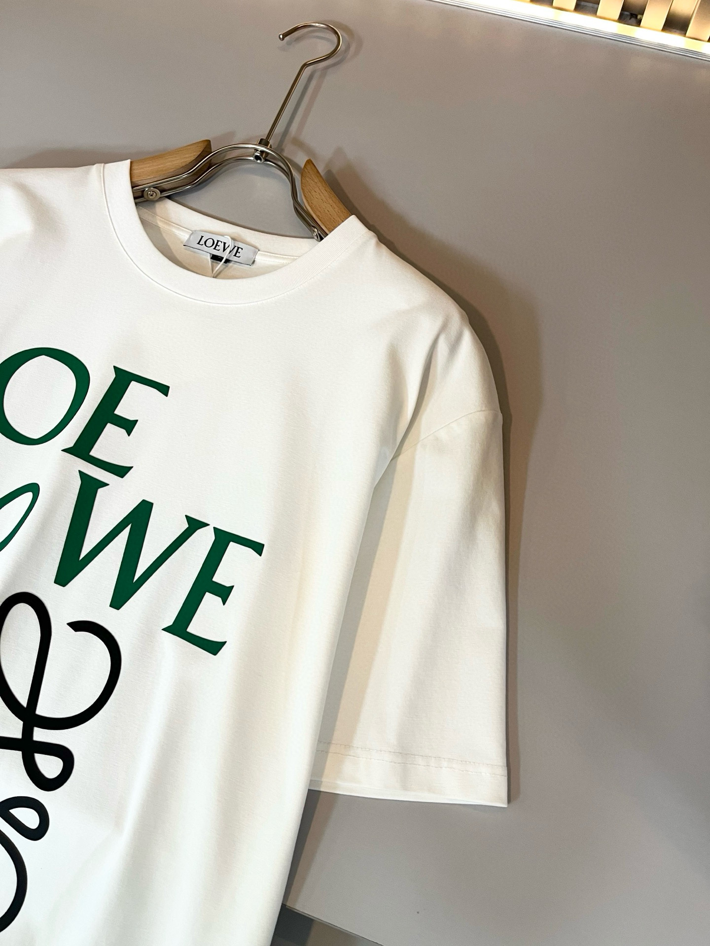 LOE*WE罗*威 2026春夏新款男女同款👫短袖T恤，意大利原厂订单渠道，极具个性高级风，标志logo
