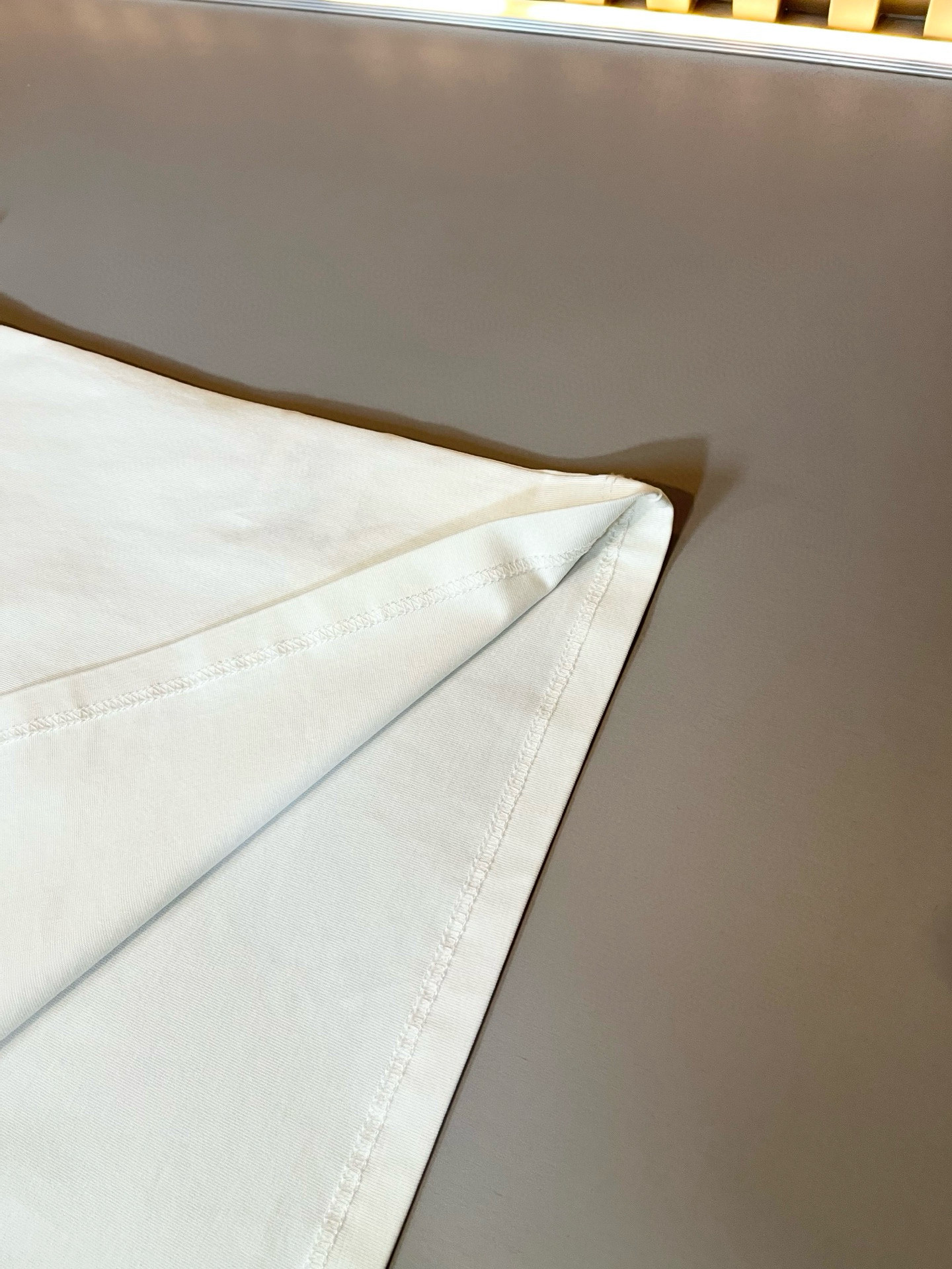 LOE*WE罗*威 2026春夏新款男女同款👫短袖T恤，意大利原厂订单渠道，极具个性高级风，标志logo