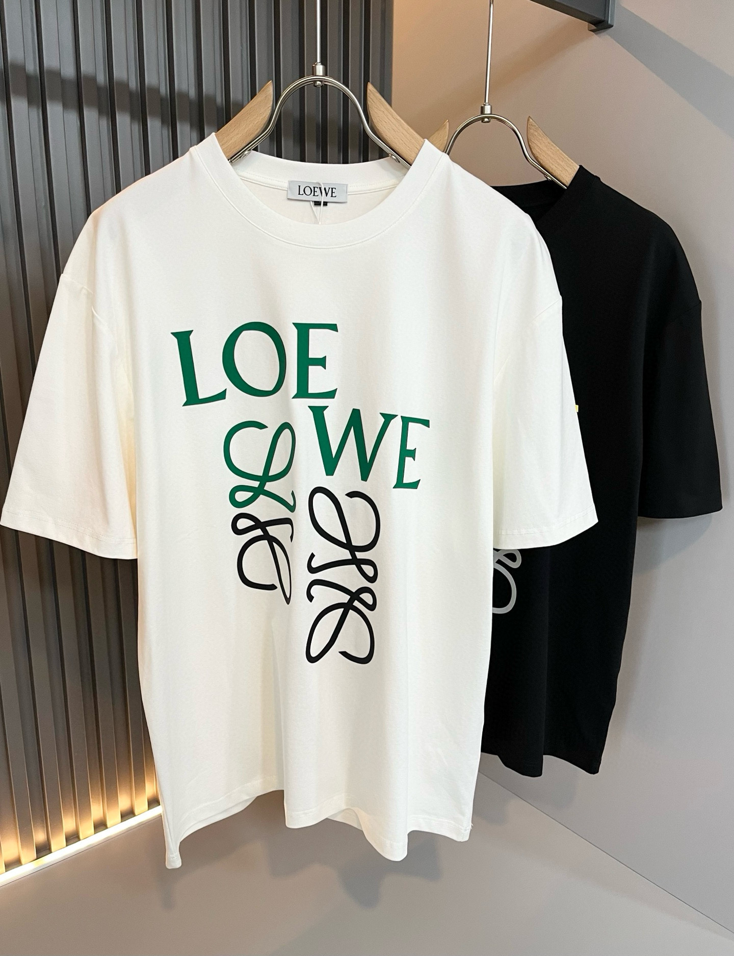 LOE*WE罗*威 2026春夏新款男女同款👫短袖T恤，意大利原厂订单渠道，极具个性高级风，标志logo