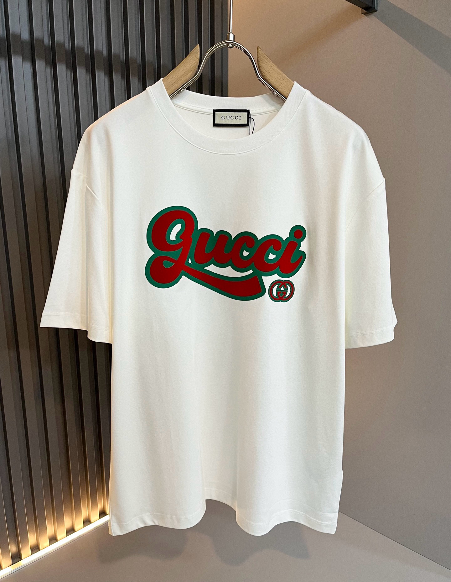 Gucc*古家 2026春夏新款男女同情侣款👫休闲宽松棉质圆领短袖T恤衫！贸易公司渠道稀出，同步官网发售