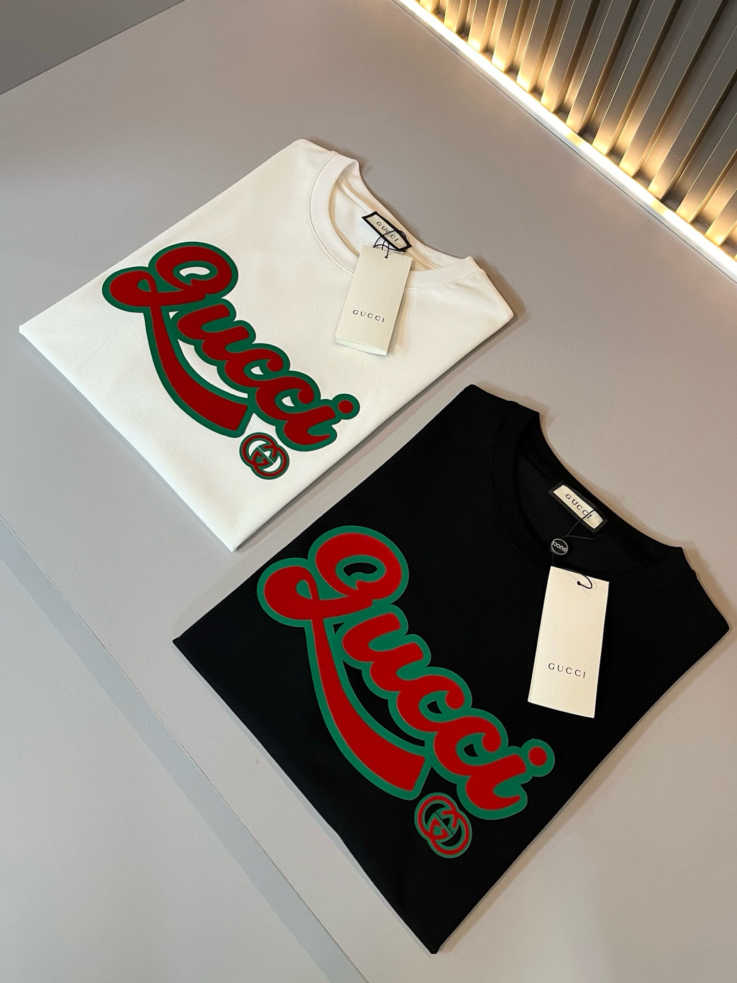 Gucc*古家 2026春夏新款男女同情侣款👫休闲宽松棉质圆领短袖T恤衫！贸易公司渠道稀出，同步官网发售