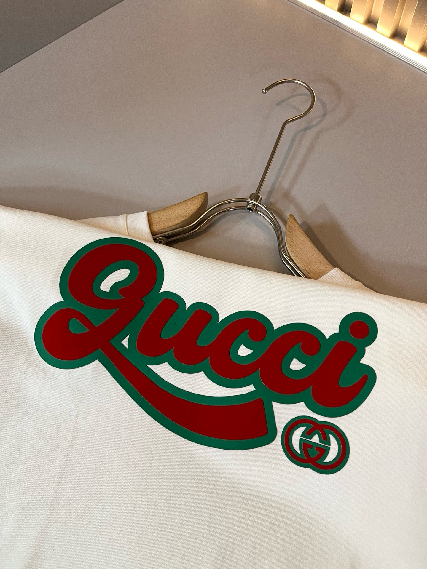 Gucc*古家 2026春夏新款男女同情侣款👫休闲宽松棉质圆领短袖T恤衫！贸易公司渠道稀出，同步官网发售