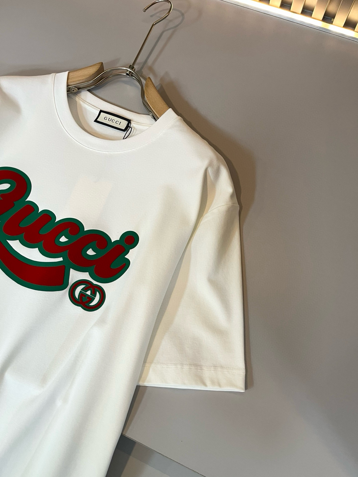 Gucc*古家 2026春夏新款男女同情侣款👫休闲宽松棉质圆领短袖T恤衫！贸易公司渠道稀出，同步官网发售