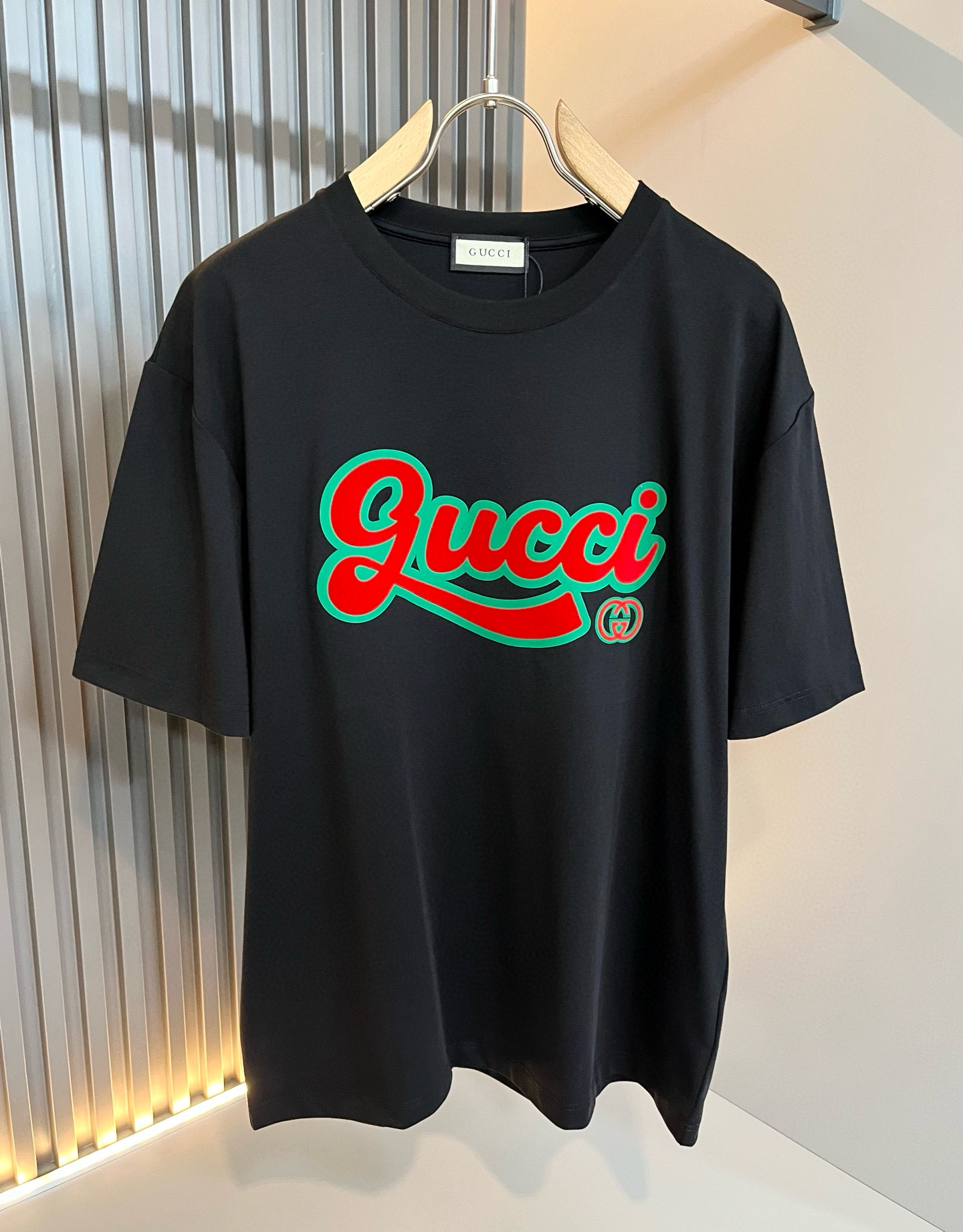 Gucc*古家 2026春夏新款男女同情侣款👫休闲宽松棉质圆领短袖T恤衫！贸易公司渠道稀出，同步官网发售