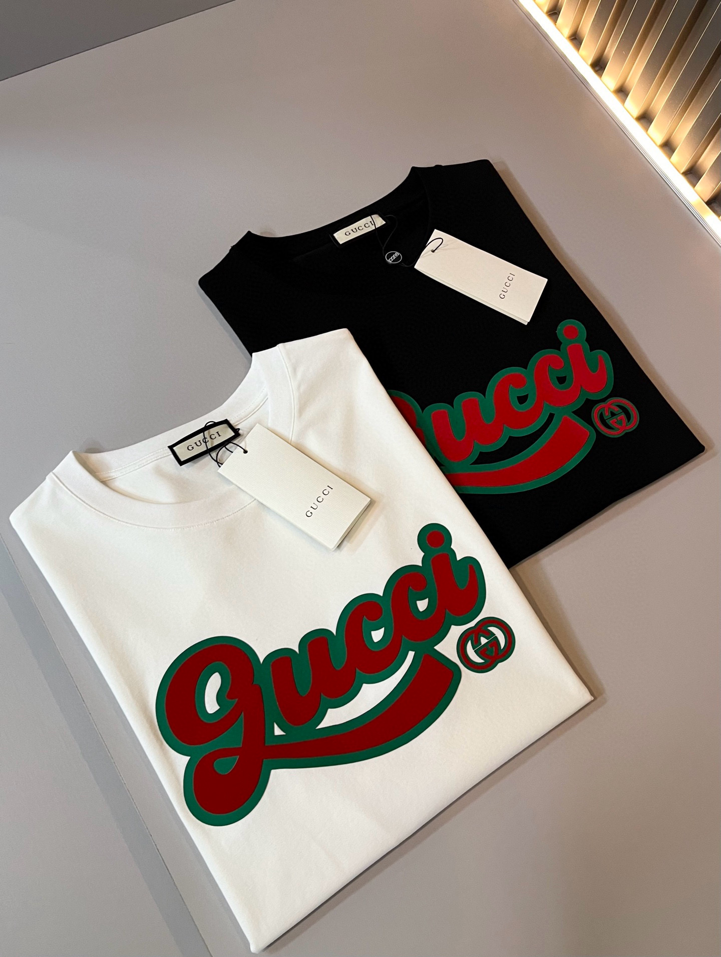 Gucc*古家 2026春夏新款男女同情侣款👫休闲宽松棉质圆领短袖T恤衫！贸易公司渠道稀出，同步官网发售
