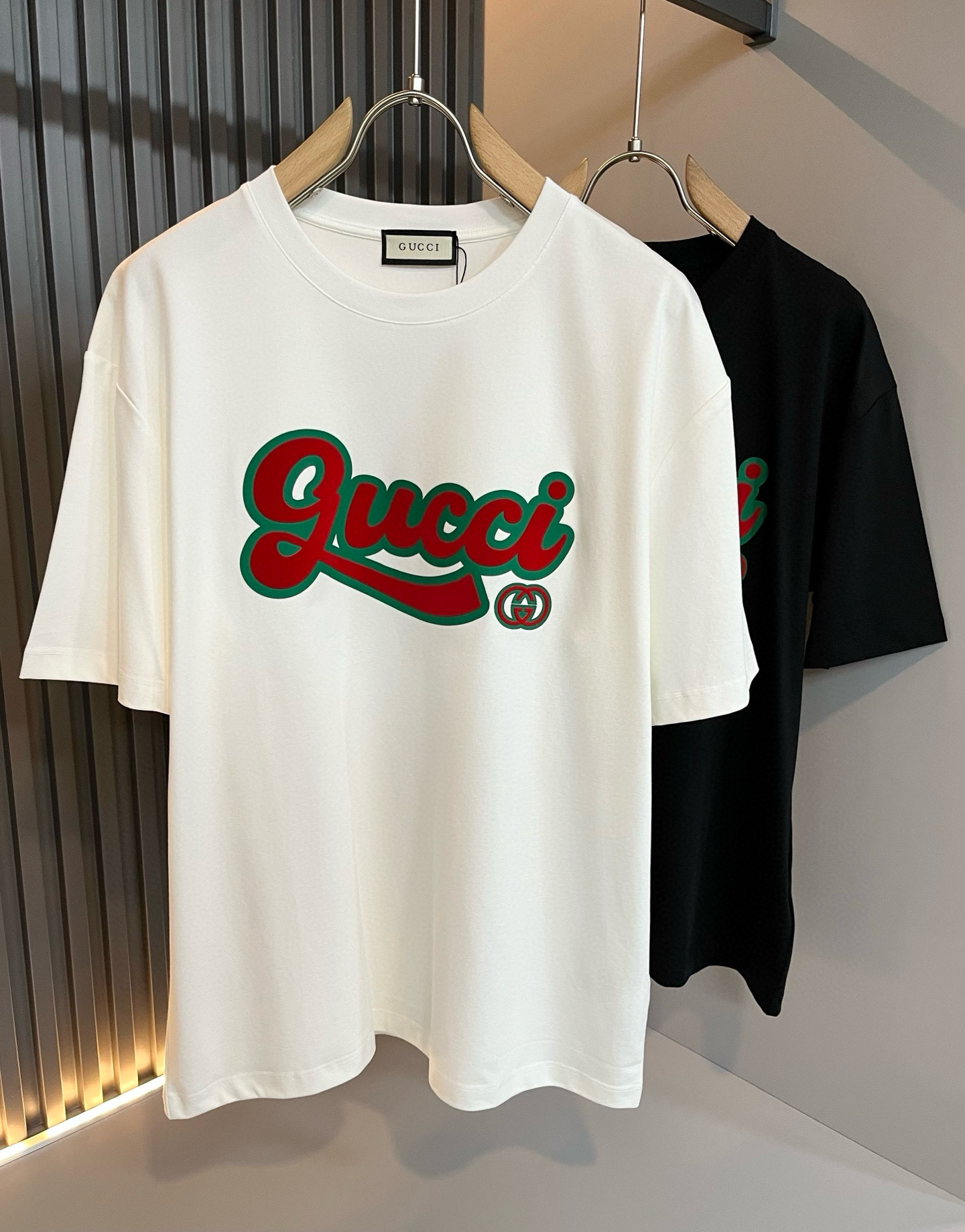 Gucc*古家 2026春夏新款男女同情侣款👫休闲宽松棉质圆领短袖T恤衫！贸易公司渠道稀出，同步官网发售