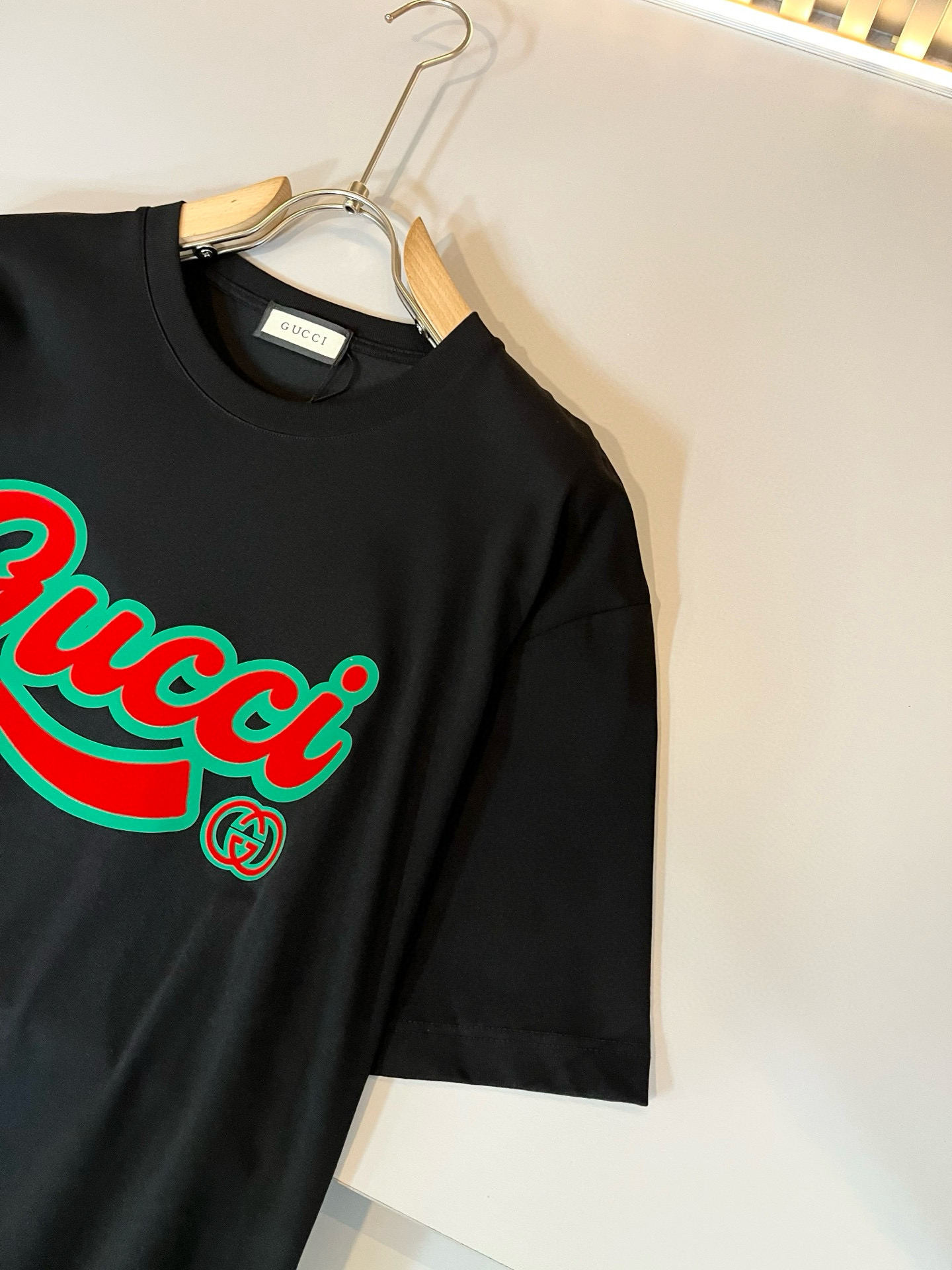 Gucc*古家 2026春夏新款男女同情侣款👫休闲宽松棉质圆领短袖T恤衫！贸易公司渠道稀出，同步官网发售