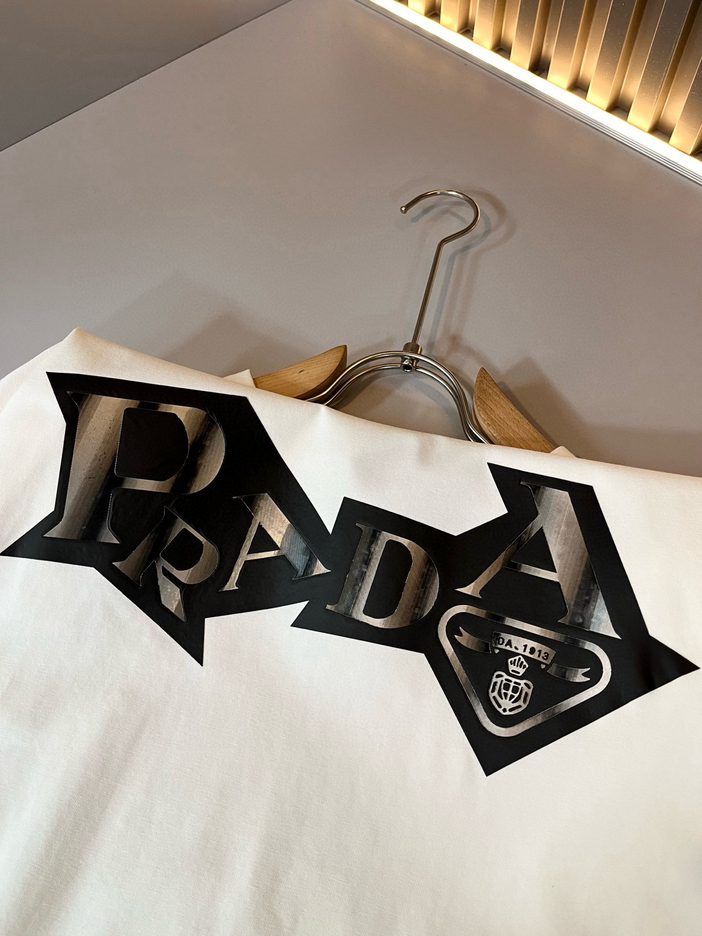 PRAD*A普*达2026春夏新款男女同款👫短袖T恤，最新款全网独家首上！！~既经典有时尚百搭，谁不爱啊