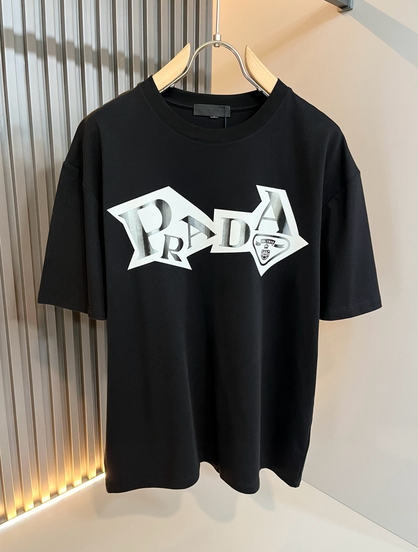 PRAD*A普*达2026春夏新款男女同款👫短袖T恤，最新款全网独家首上！！~既经典有时尚百搭，谁不爱啊
