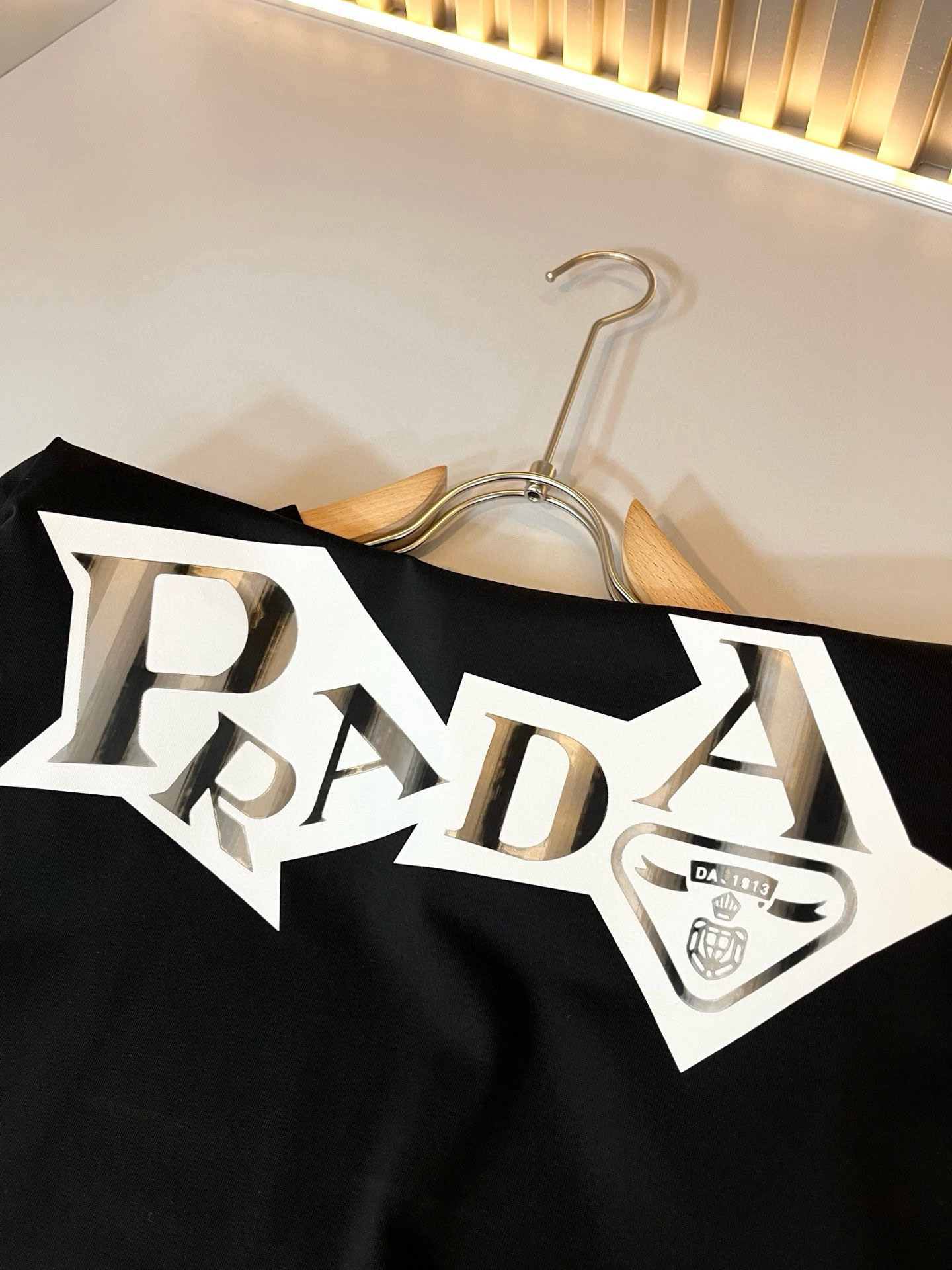 PRAD*A普*达2026春夏新款男女同款👫短袖T恤，最新款全网独家首上！！~既经典有时尚百搭，谁不爱啊