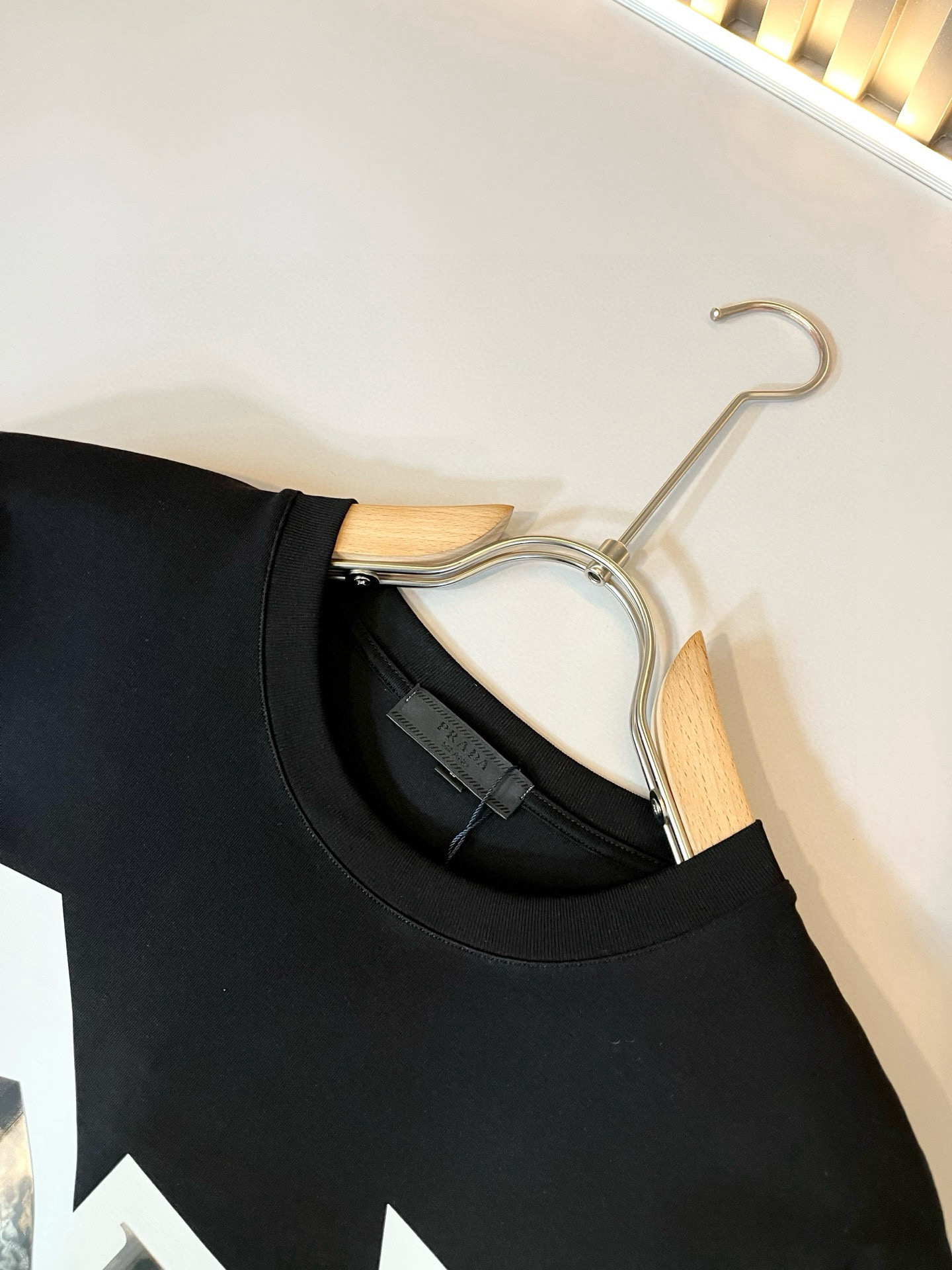 PRAD*A普*达2026春夏新款男女同款👫短袖T恤，最新款全网独家首上！！~既经典有时尚百搭，谁不爱啊