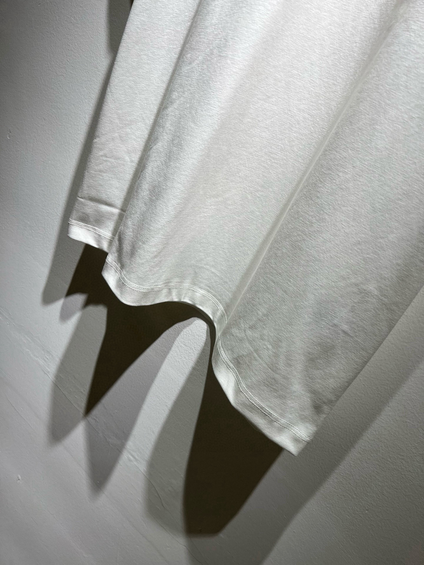 PRAD*A普*达2026春夏新款男女同款👫短袖T恤，最新款全网独家首上！！~既经典有时尚百搭，谁不爱啊