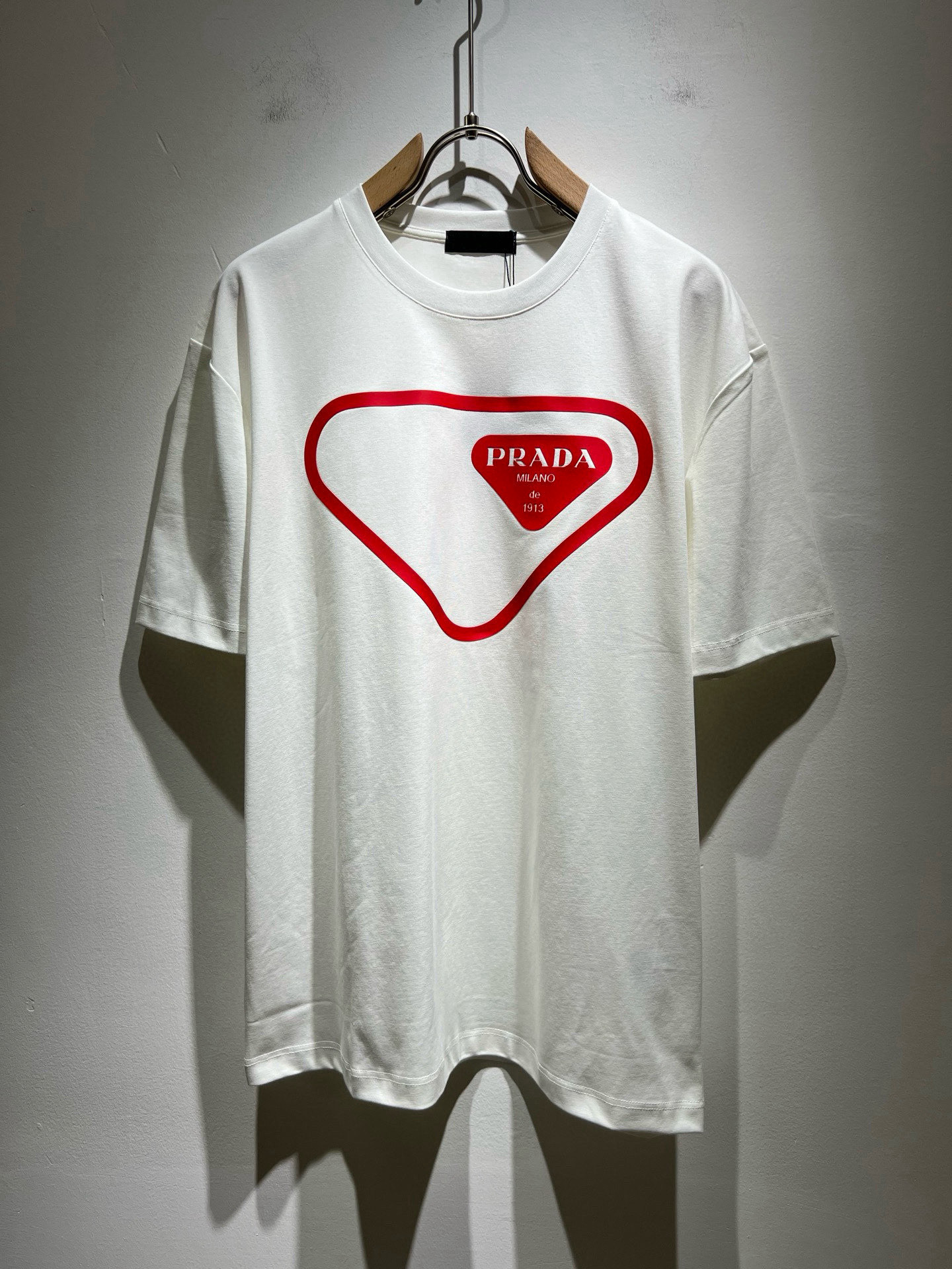 PRAD*A普*达2026春夏新款男女同款👫短袖T恤，最新款全网独家首上！！~既经典有时尚百搭，谁不爱啊