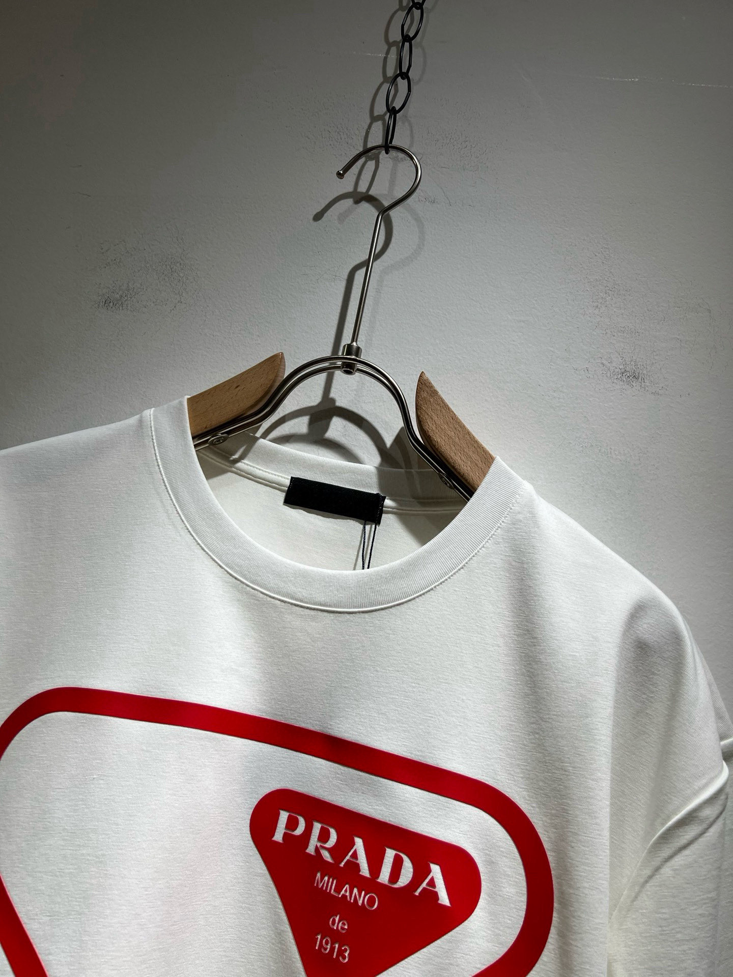 PRAD*A普*达2026春夏新款男女同款👫短袖T恤，最新款全网独家首上！！~既经典有时尚百搭，谁不爱啊