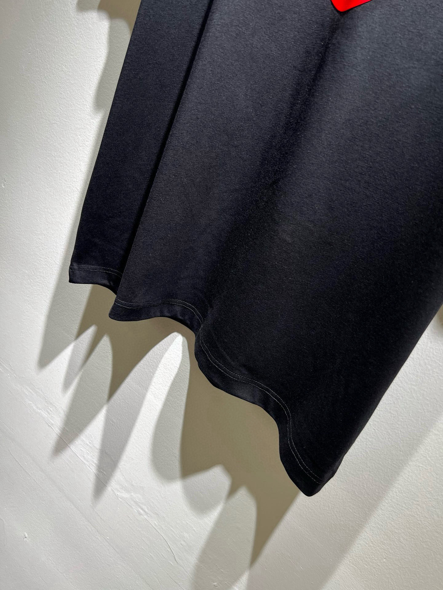 PRAD*A普*达2026春夏新款男女同款👫短袖T恤，最新款全网独家首上！！~既经典有时尚百搭，谁不爱啊