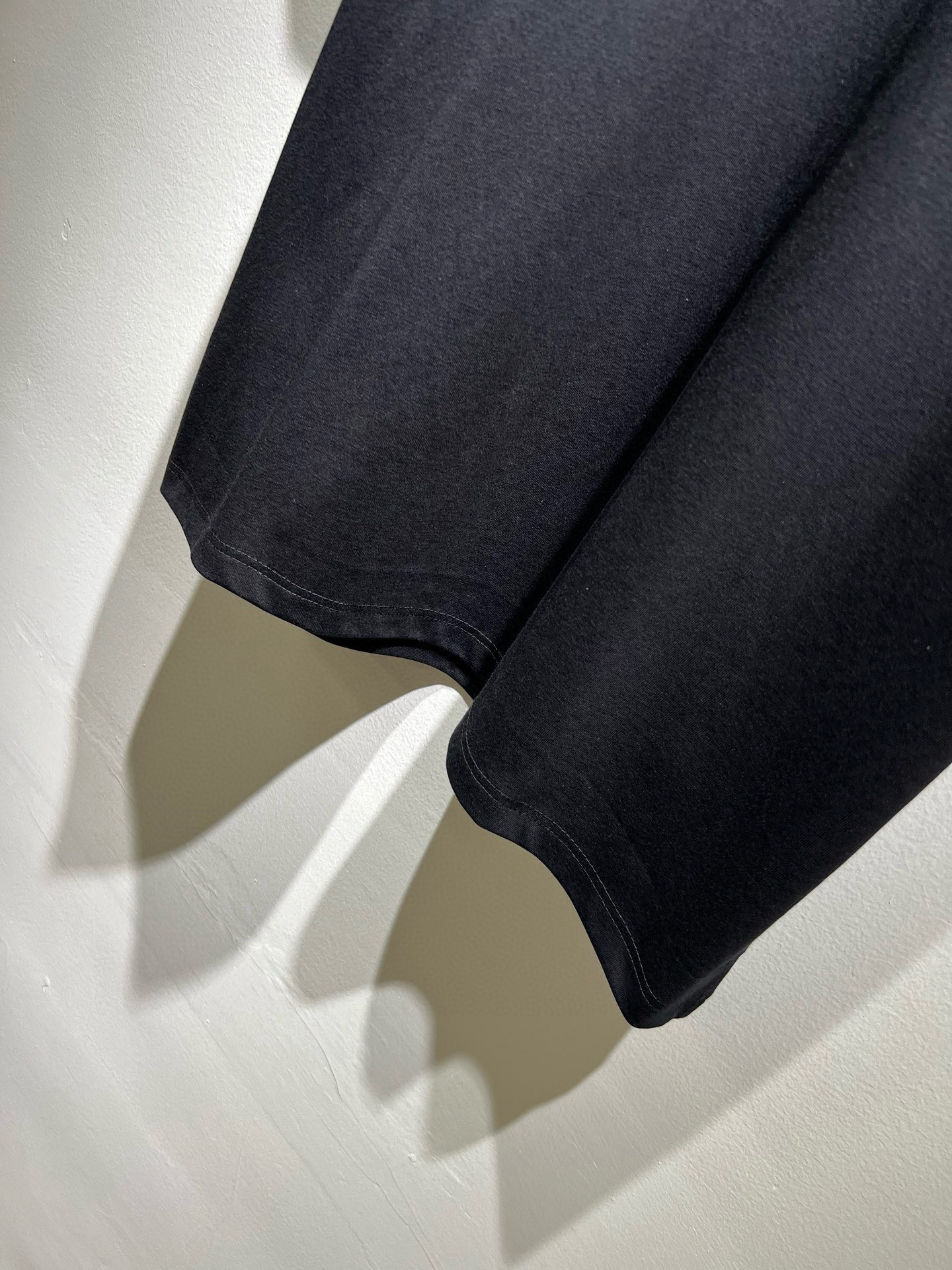 PRAD*A普*达2026春夏新款男女同款👫短袖T恤，最新款全网独家首上！！~既经典有时尚百搭，谁不爱啊