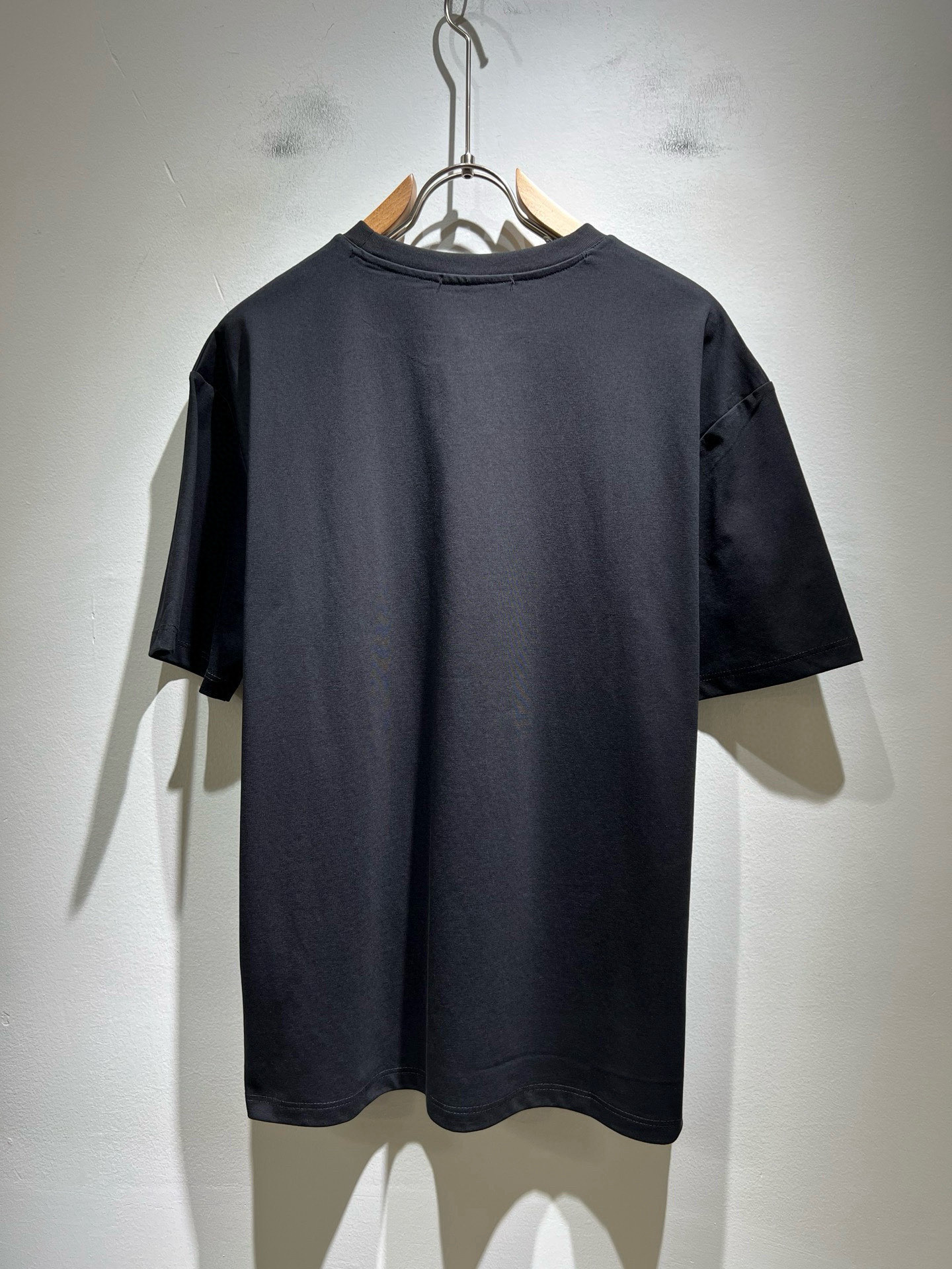 PRAD*A普*达2026春夏新款男女同款👫短袖T恤，最新款全网独家首上！！~既经典有时尚百搭，谁不爱啊