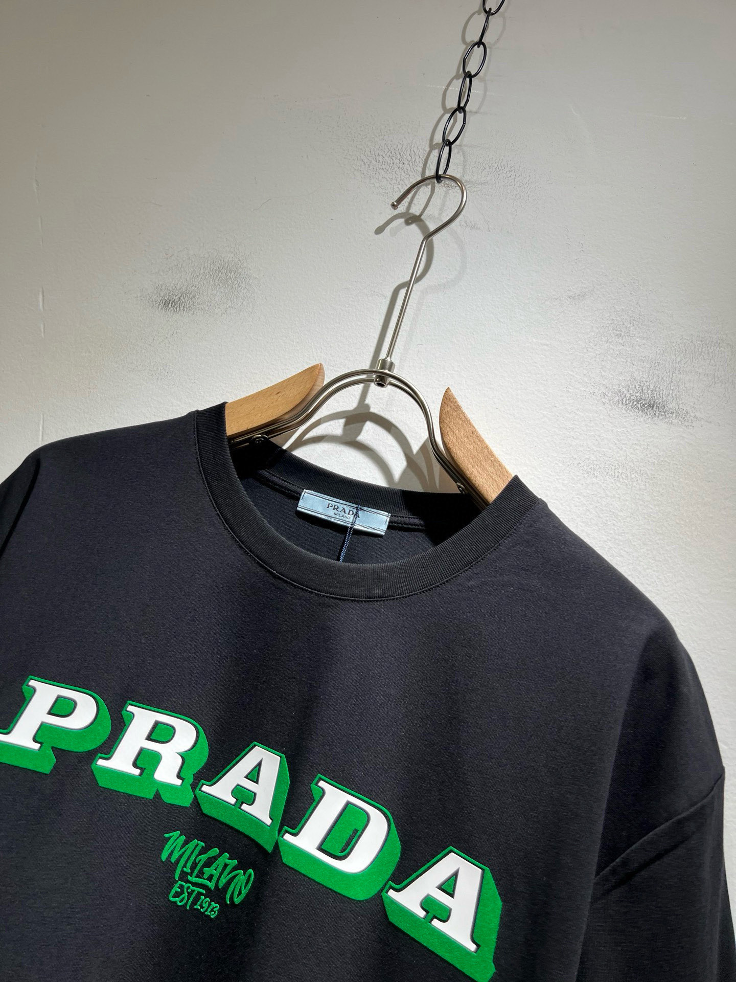 PRAD*A普*达2026春夏新款男女同款👫短袖T恤，最新款全网独家首上！！~既经典有时尚百搭，谁不爱啊