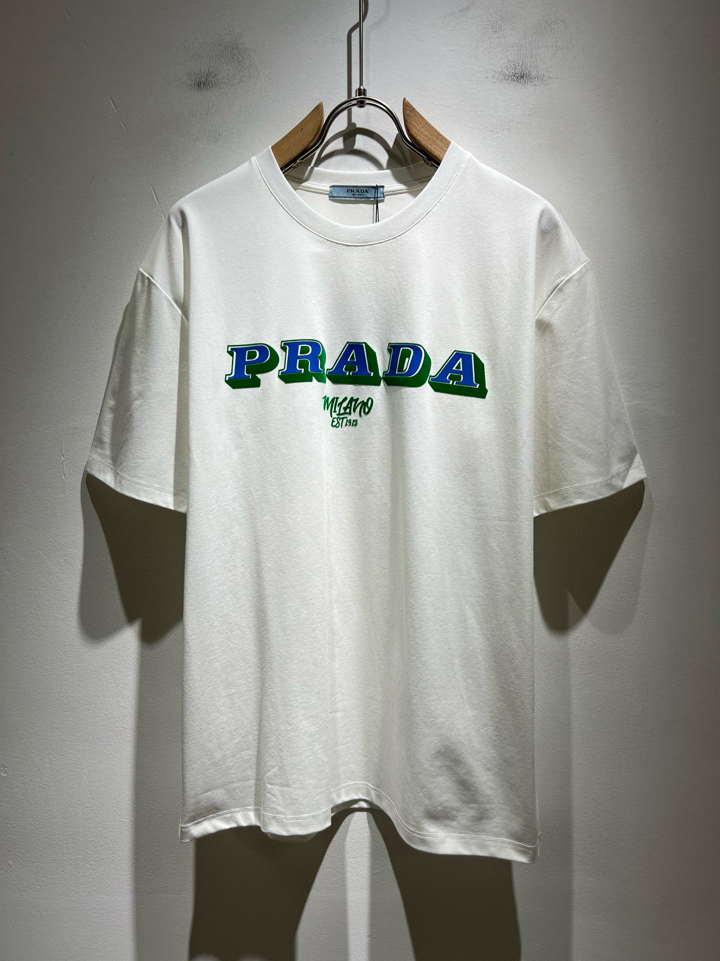 PRAD*A普*达2026春夏新款男女同款👫短袖T恤，最新款全网独家首上！！~既经典有时尚百搭，谁不爱啊