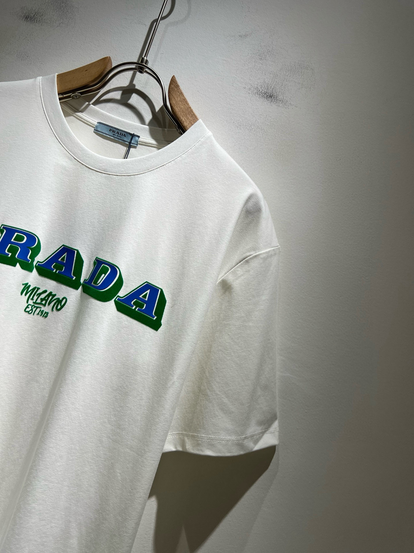 PRAD*A普*达2026春夏新款男女同款👫短袖T恤，最新款全网独家首上！！~既经典有时尚百搭，谁不爱啊