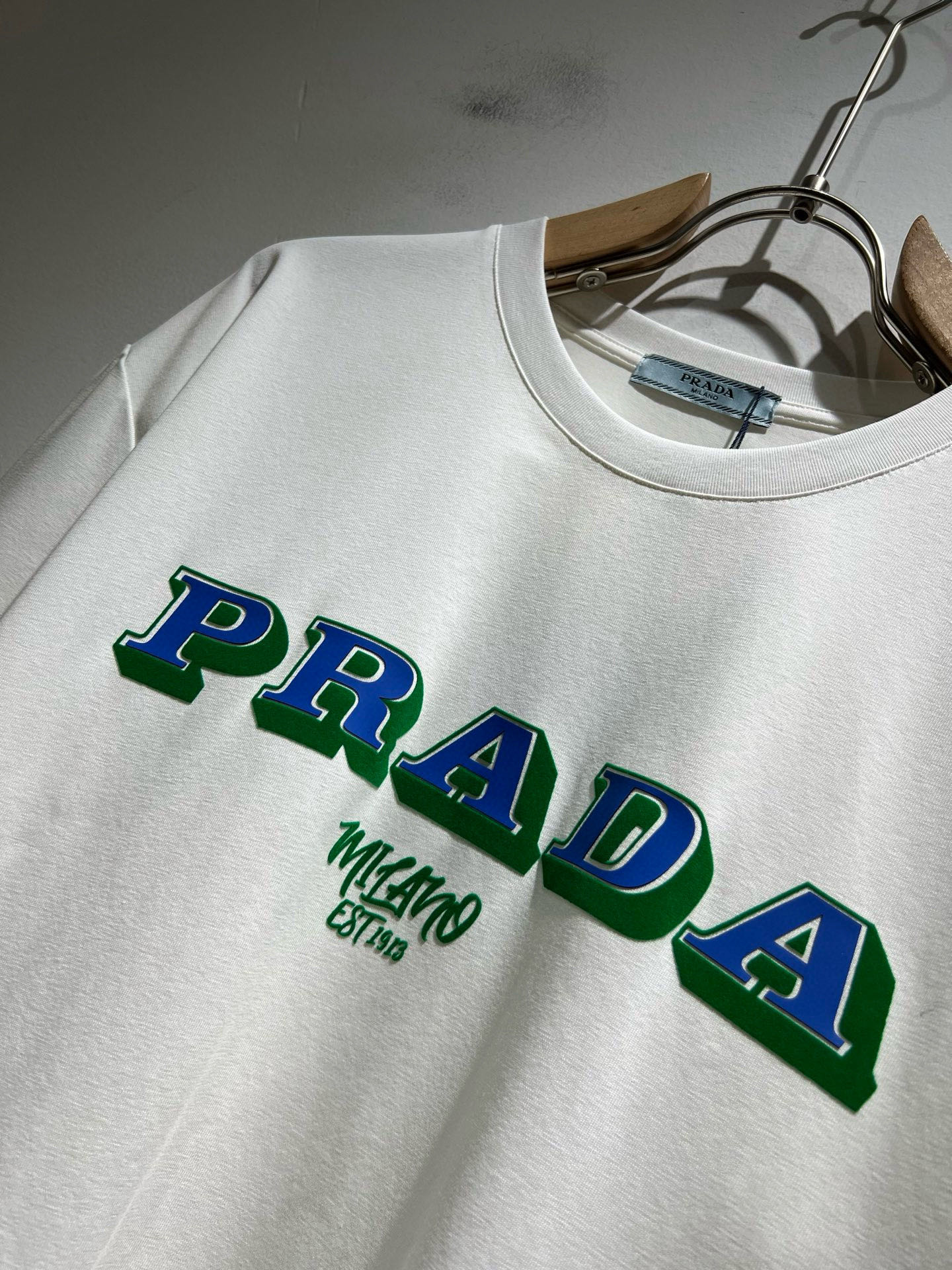 PRAD*A普*达2026春夏新款男女同款👫短袖T恤，最新款全网独家首上！！~既经典有时尚百搭，谁不爱啊