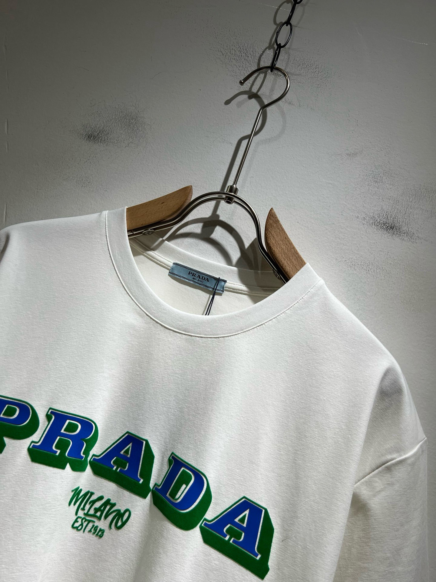 PRAD*A普*达2026春夏新款男女同款👫短袖T恤，最新款全网独家首上！！~既经典有时尚百搭，谁不爱啊