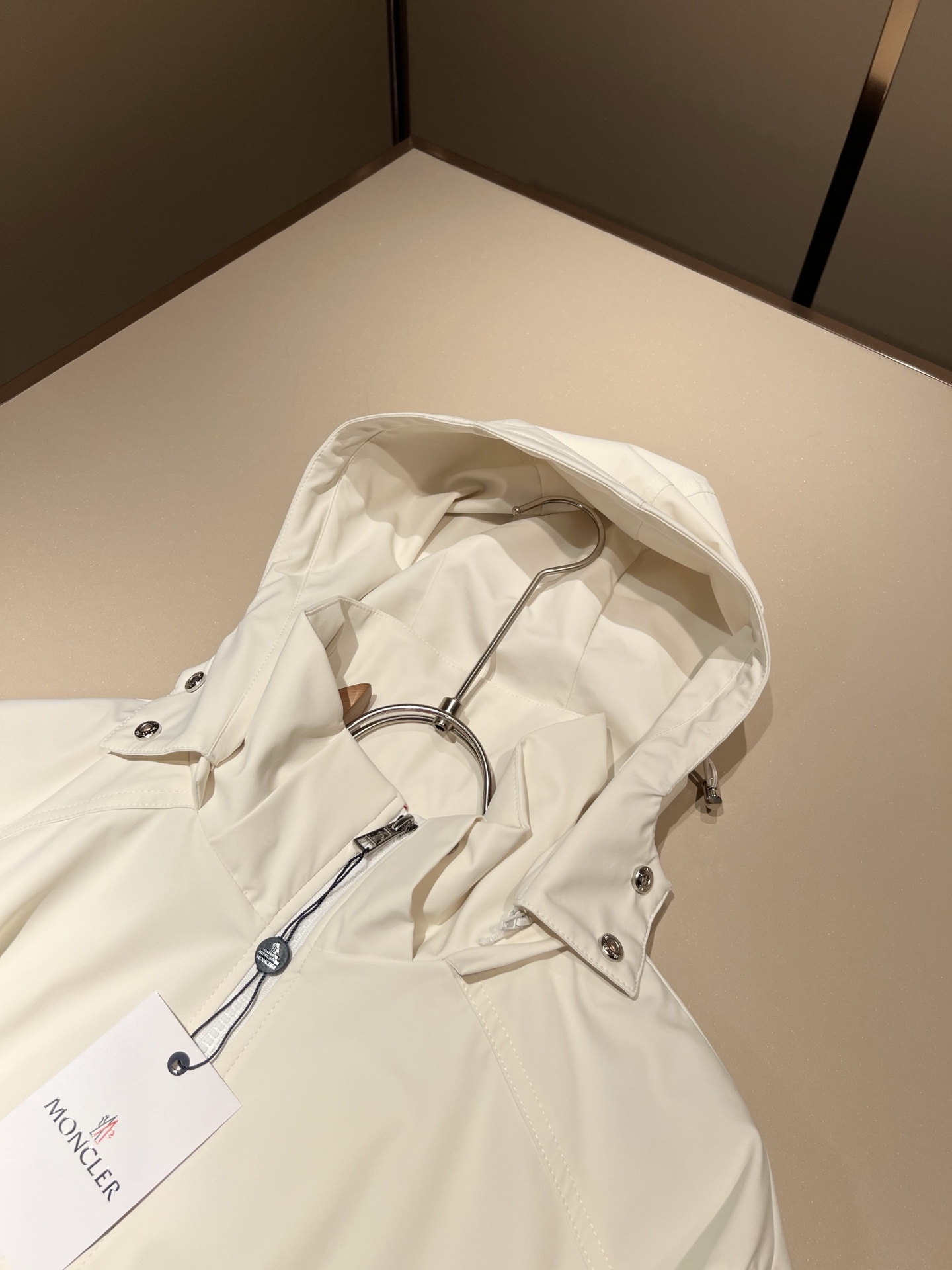 Monc*ler蒙*口2026春夏经典夹克外套，都市时尚休闲款！面料超软面料帅酷爆款夹克外套。时尚都市百