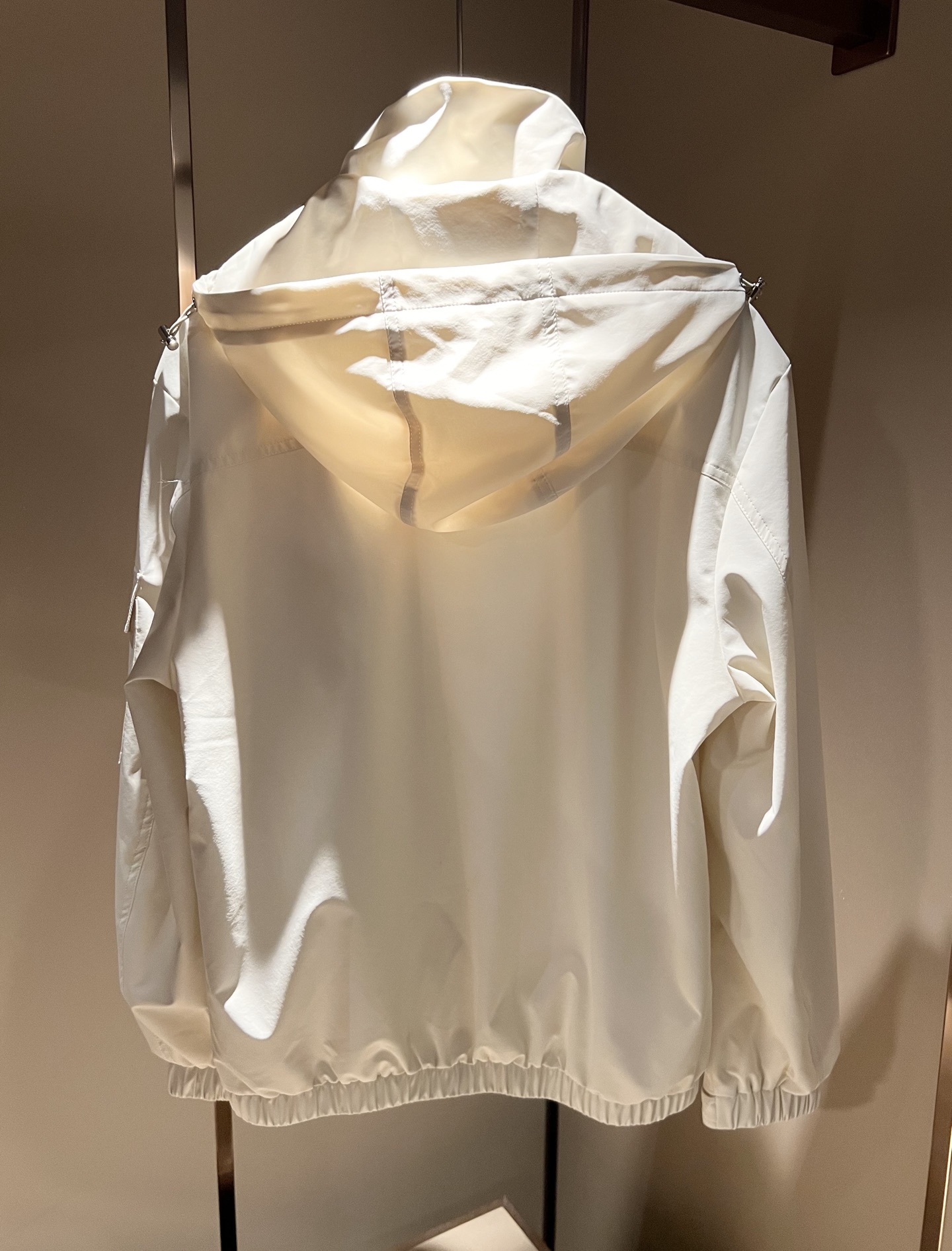 Monc*ler蒙*口2026春夏经典夹克外套，都市时尚休闲款！面料超软面料帅酷爆款夹克外套。时尚都市百