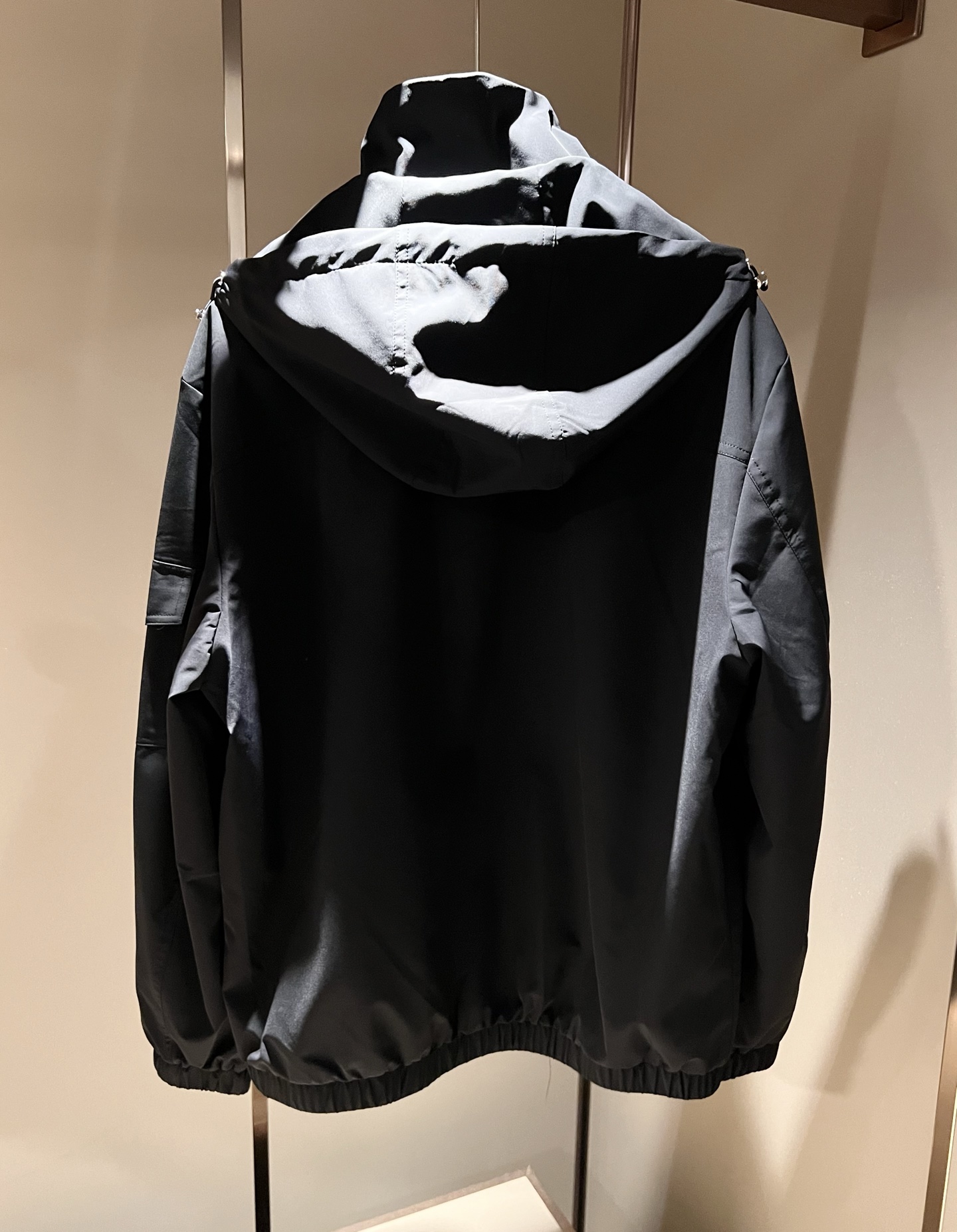 Monc*ler蒙*口2026春夏经典夹克外套，都市时尚休闲款！面料超软面料帅酷爆款夹克外套。时尚都市百