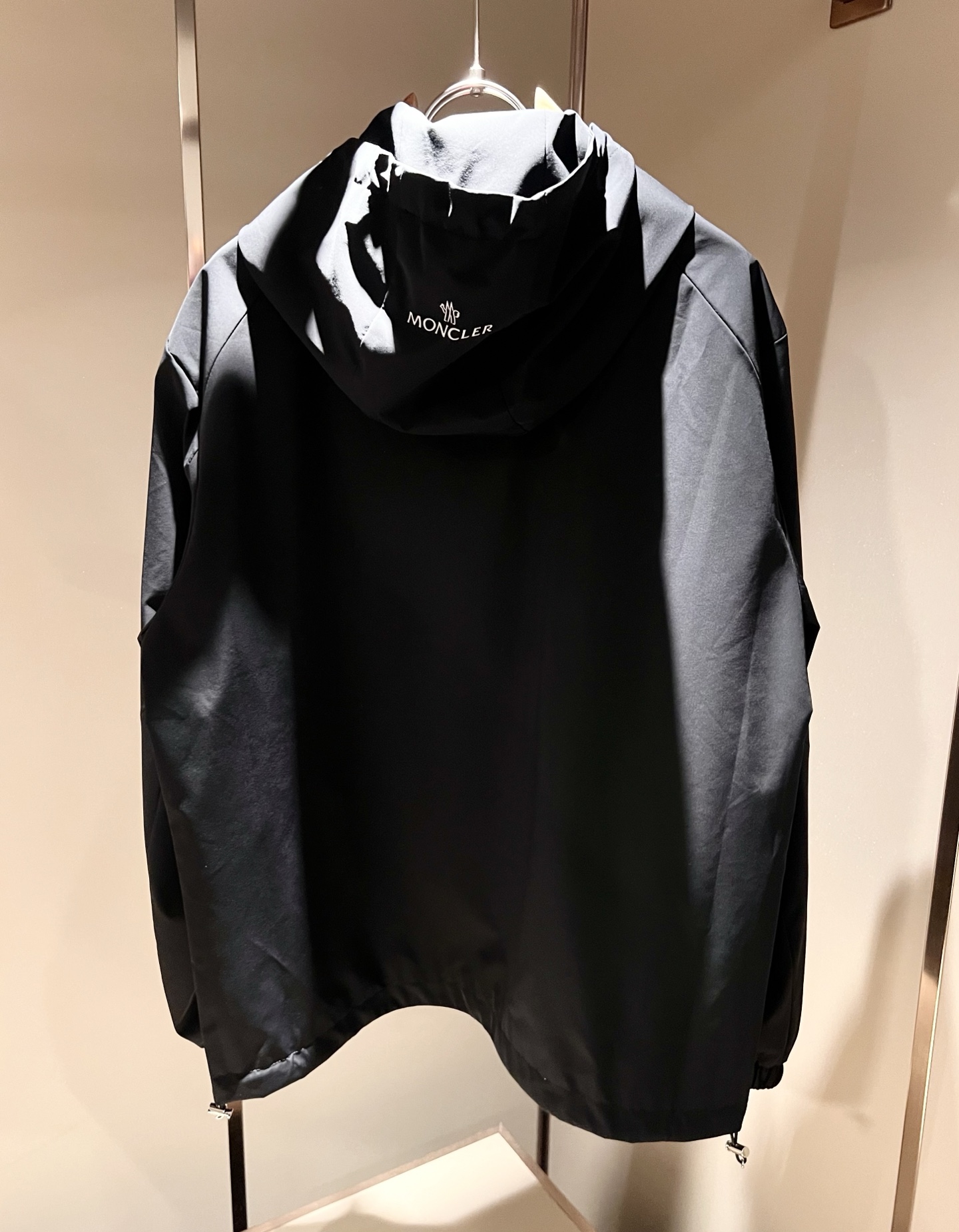 Monc*ler蒙*口2026春夏经典夹克外套，都市时尚休闲款！面料超软面料帅酷爆款夹克外套。时尚都市百