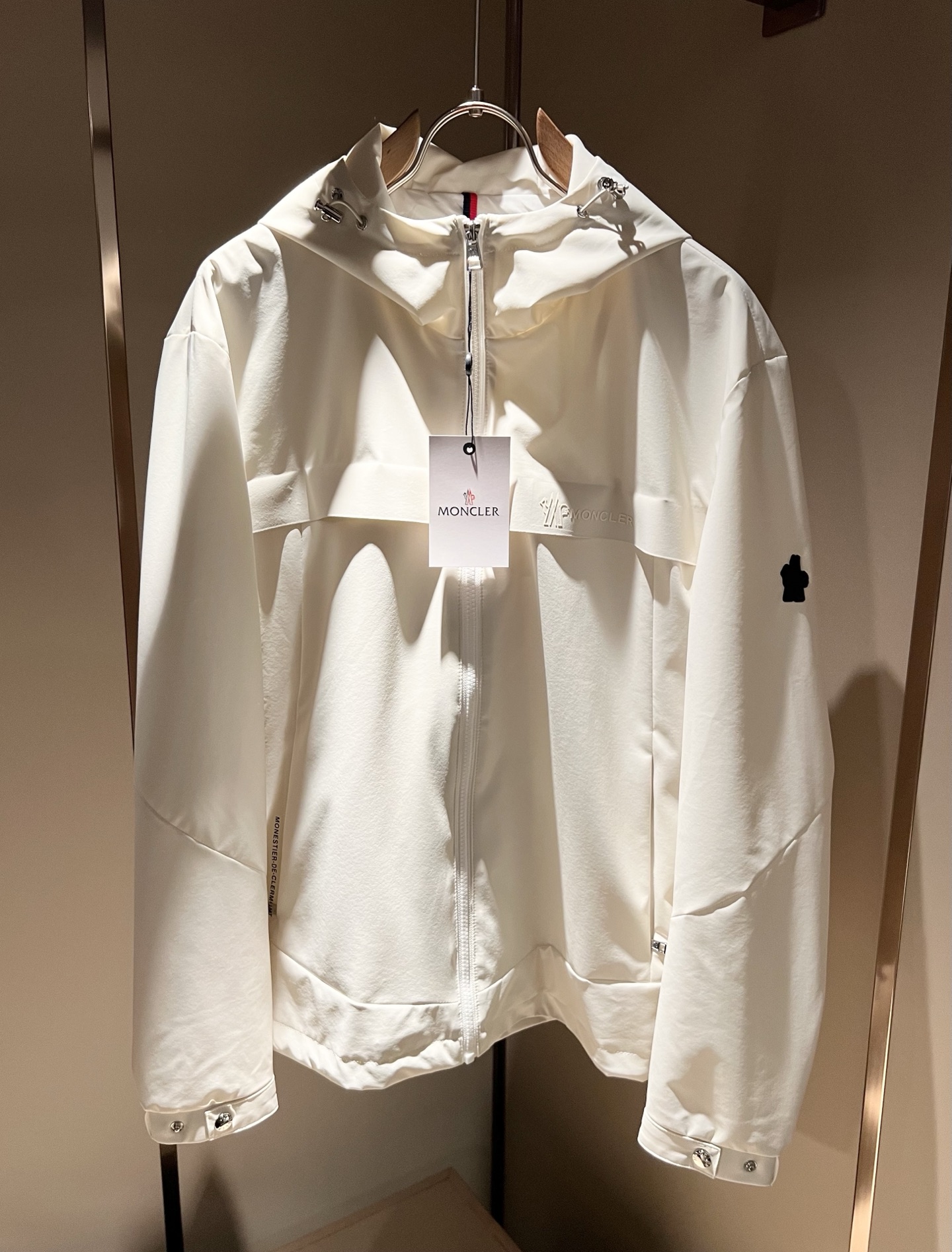 Monc*ler蒙*口2026春夏经典夹克外套，都市时尚休闲款！面料超软面料帅酷爆款夹克外套。时尚都市百