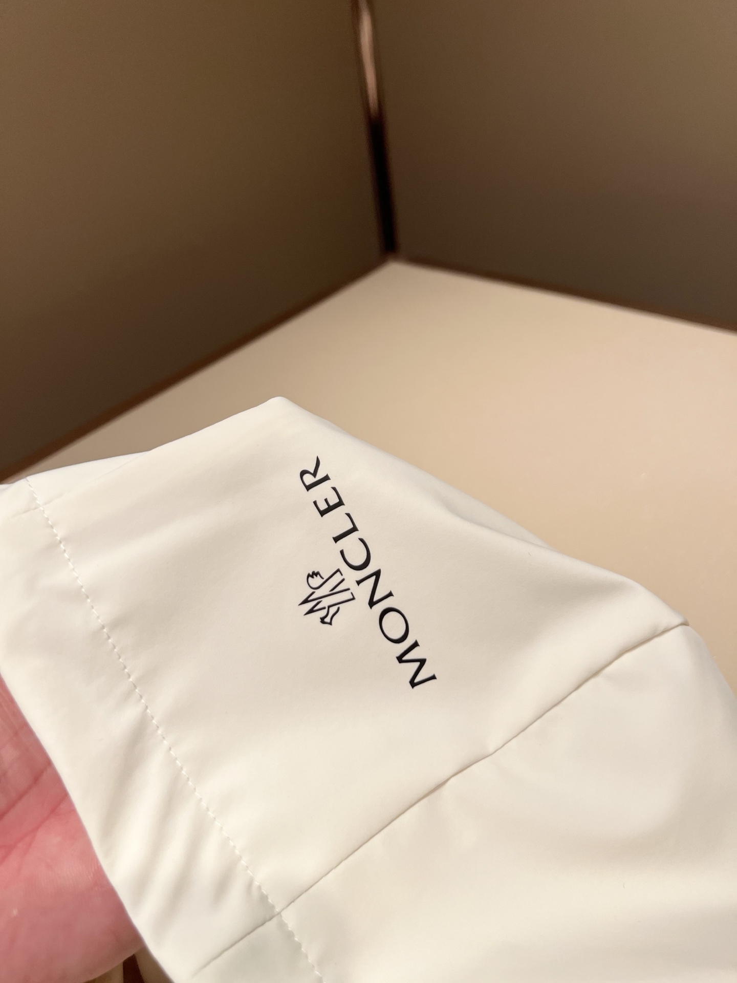 Monc*ler蒙*口2026春夏经典夹克外套，都市时尚休闲款！面料超软面料帅酷爆款夹克外套。时尚都市百