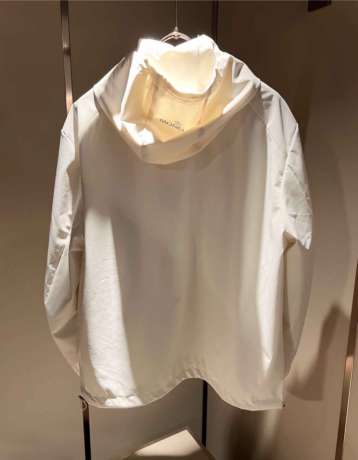 Monc*ler蒙*口2026春夏经典夹克外套，都市时尚休闲款！面料超软面料帅酷爆款夹克外套。时尚都市百