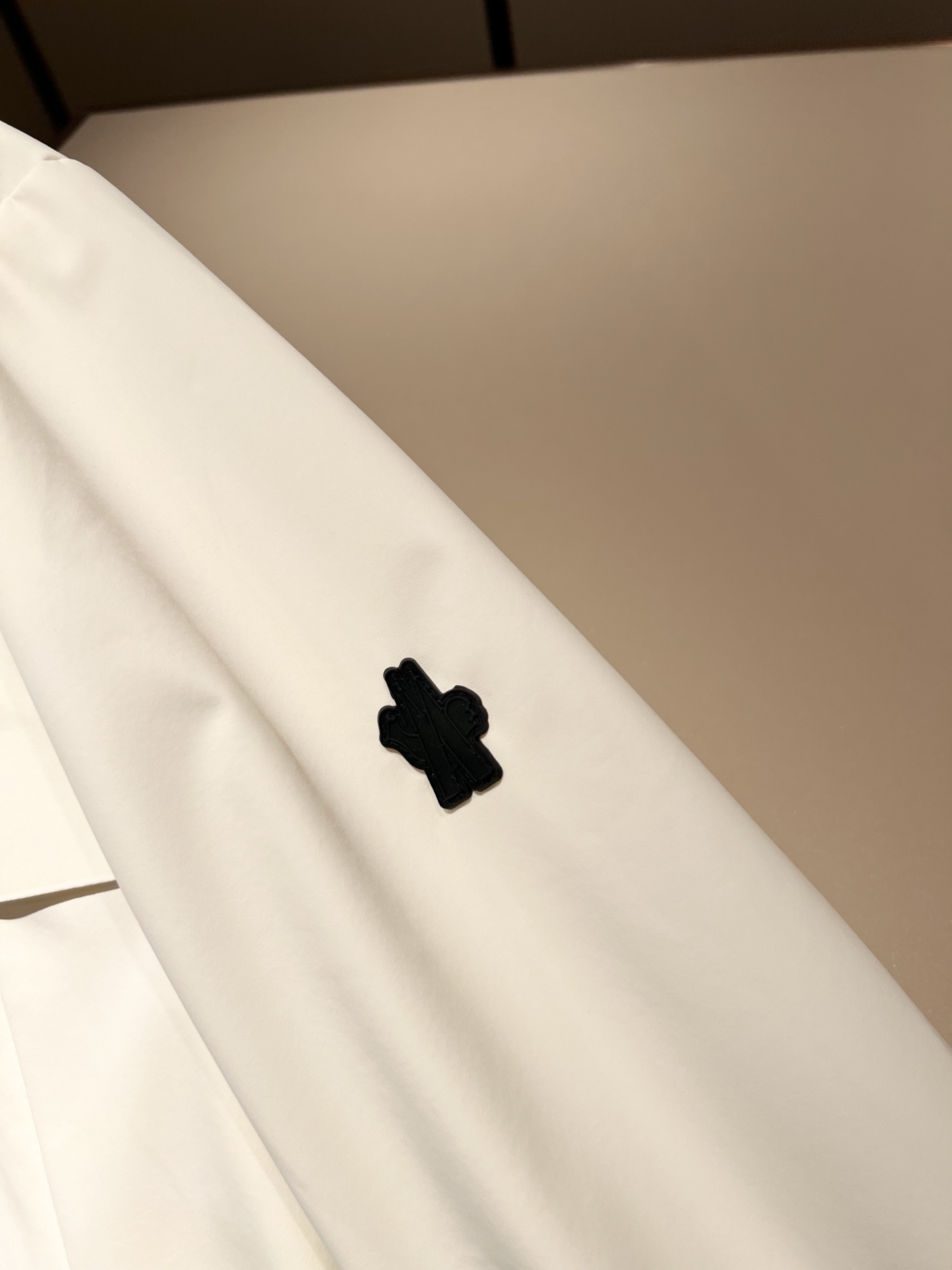 Monc*ler蒙*口2026春夏经典夹克外套，都市时尚休闲款！面料超软面料帅酷爆款夹克外套。时尚都市百