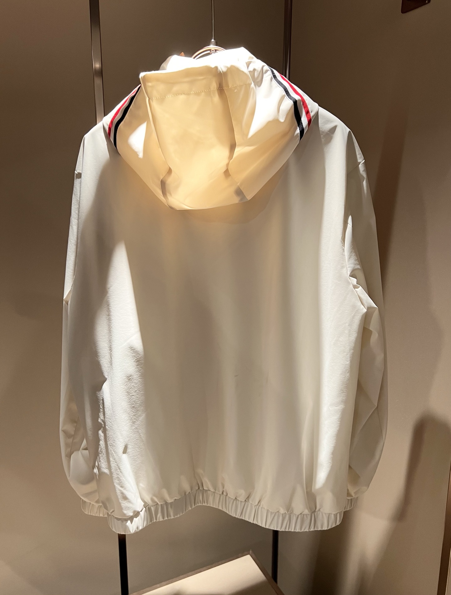 Monc*ler蒙*口2026春夏经典夹克外套，都市时尚休闲款！面料超软面料帅酷爆款夹克外套。时尚都市百