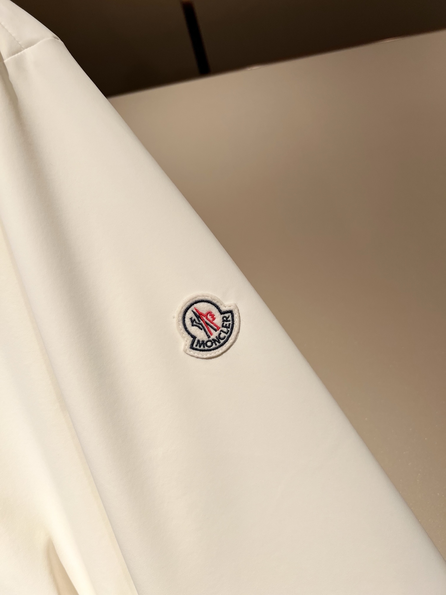 Monc*ler蒙*口2026春夏经典夹克外套，都市时尚休闲款！面料超软面料帅酷爆款夹克外套。时尚都市百