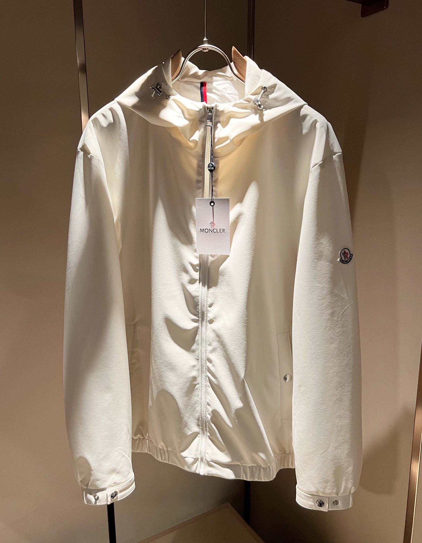 Monc*ler蒙*口2026春夏经典夹克外套，都市时尚休闲款！面料超软面料帅酷爆款夹克外套。时尚都市百