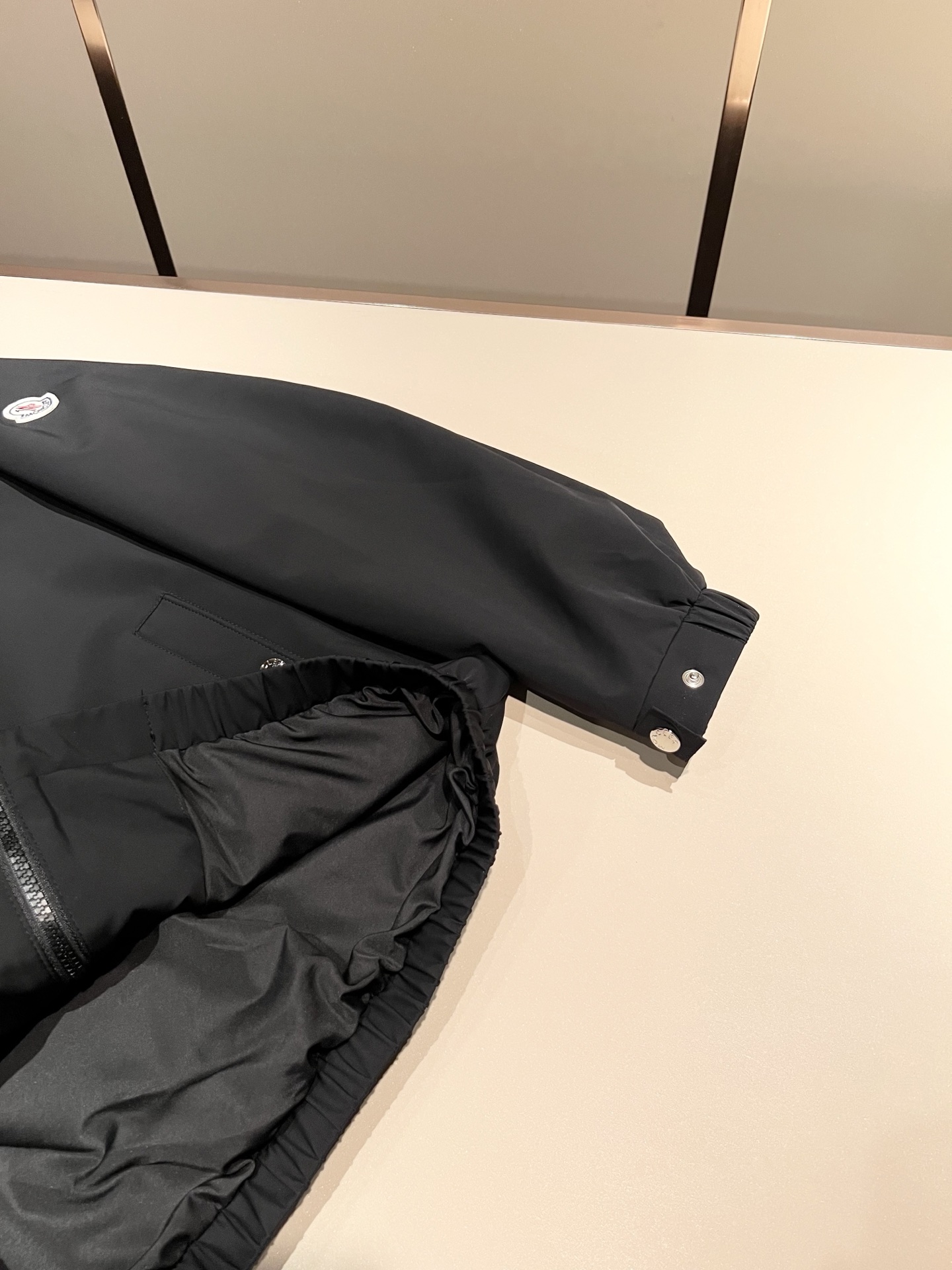 Monc*ler蒙*口2026春夏经典夹克外套，都市时尚休闲款！面料超软面料帅酷爆款夹克外套。时尚都市百