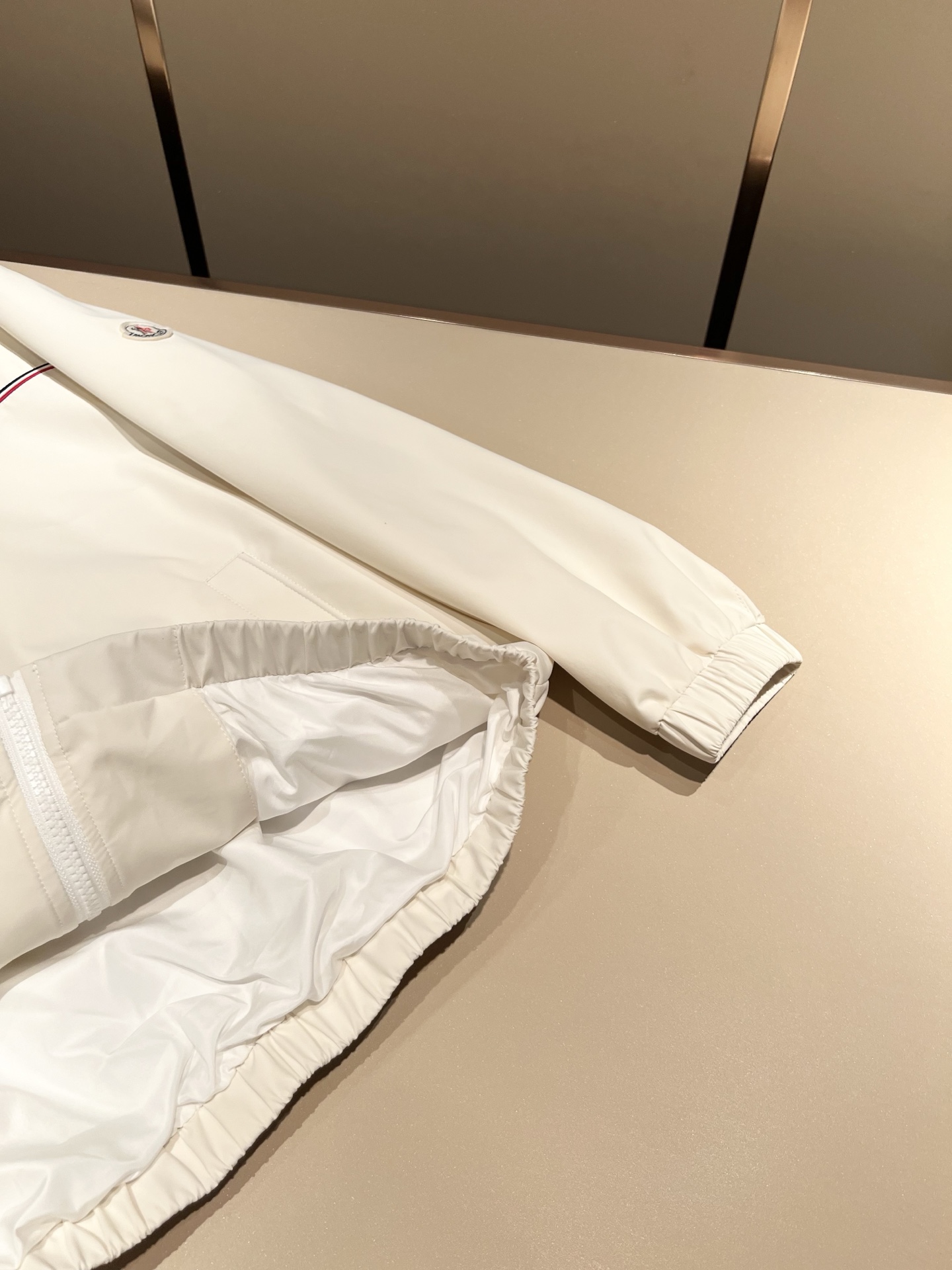 Monc*ler蒙*口2026春夏经典夹克外套，都市时尚休闲款！面料超软面料帅酷爆款夹克外套。时尚都市百