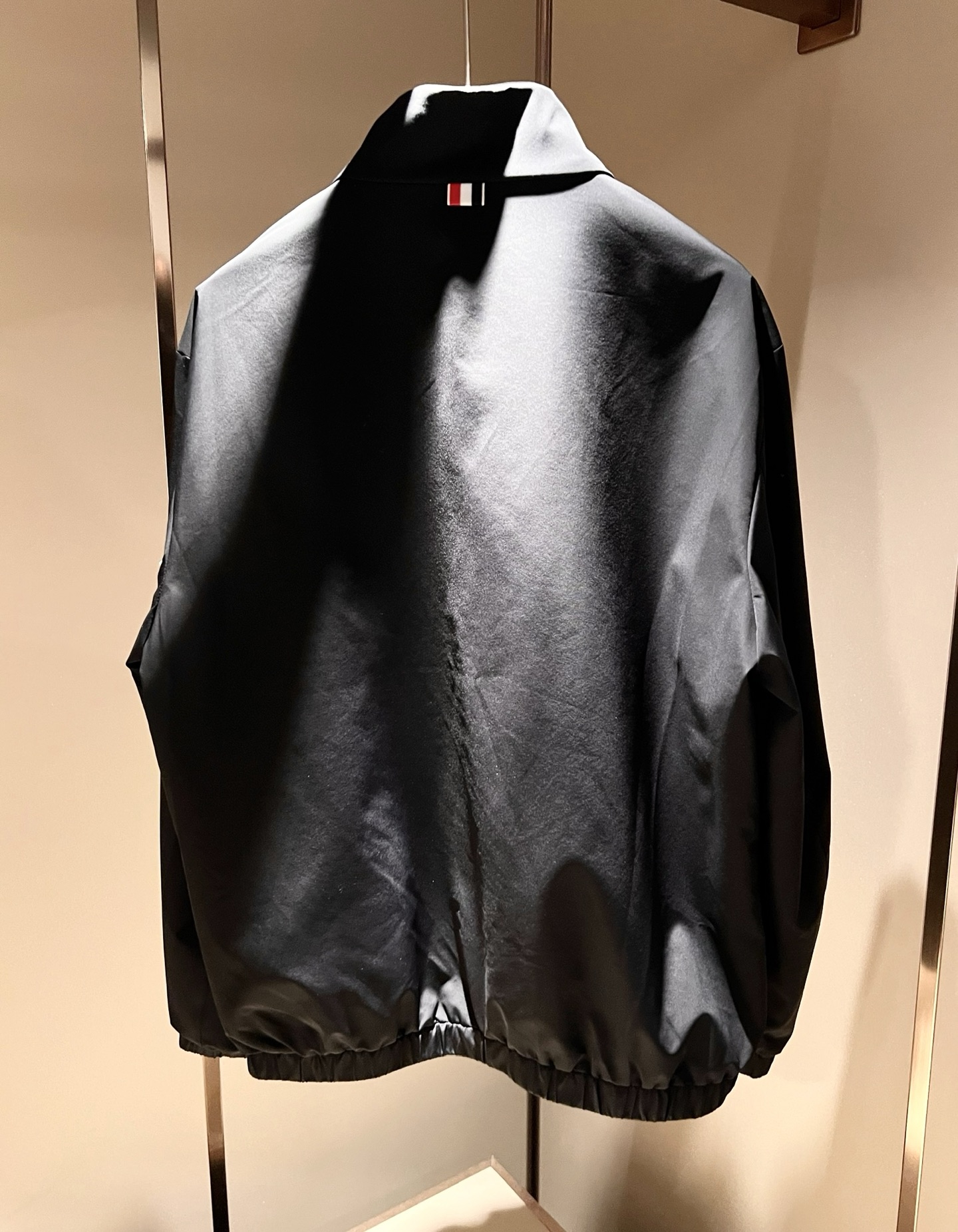 Monc*ler蒙*口2026春夏经典夹克外套，都市时尚休闲款！面料超软面料帅酷爆款夹克外套。时尚都市百