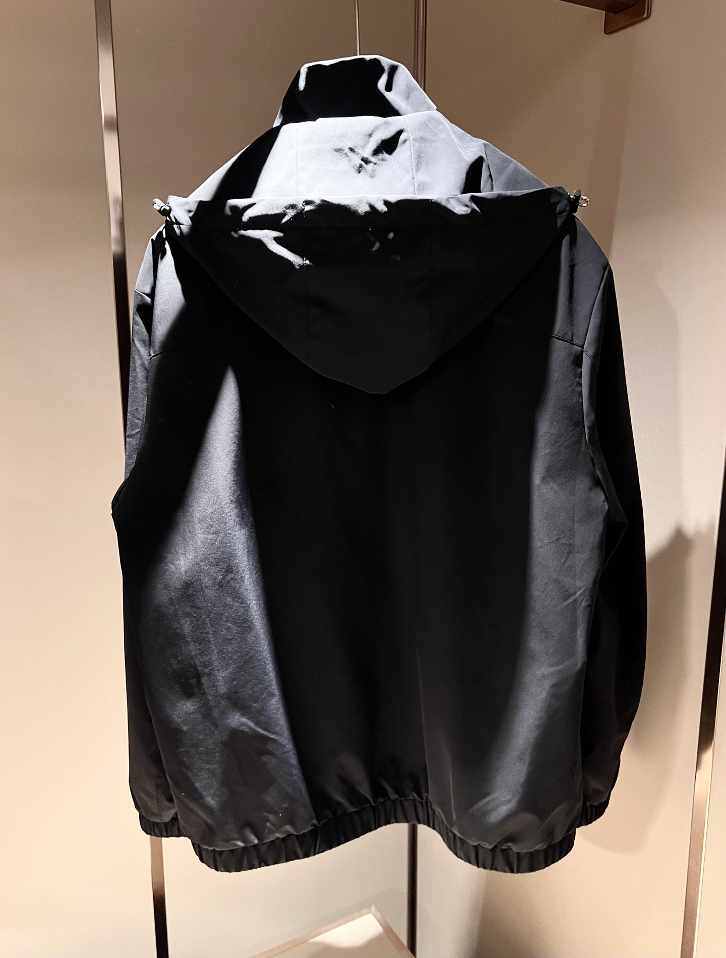 BURBER*Y巴*莉2026春夏新品夹克外套重磅来袭，最近比较火热的环保聚酯纤维面料制作而成，高端户外