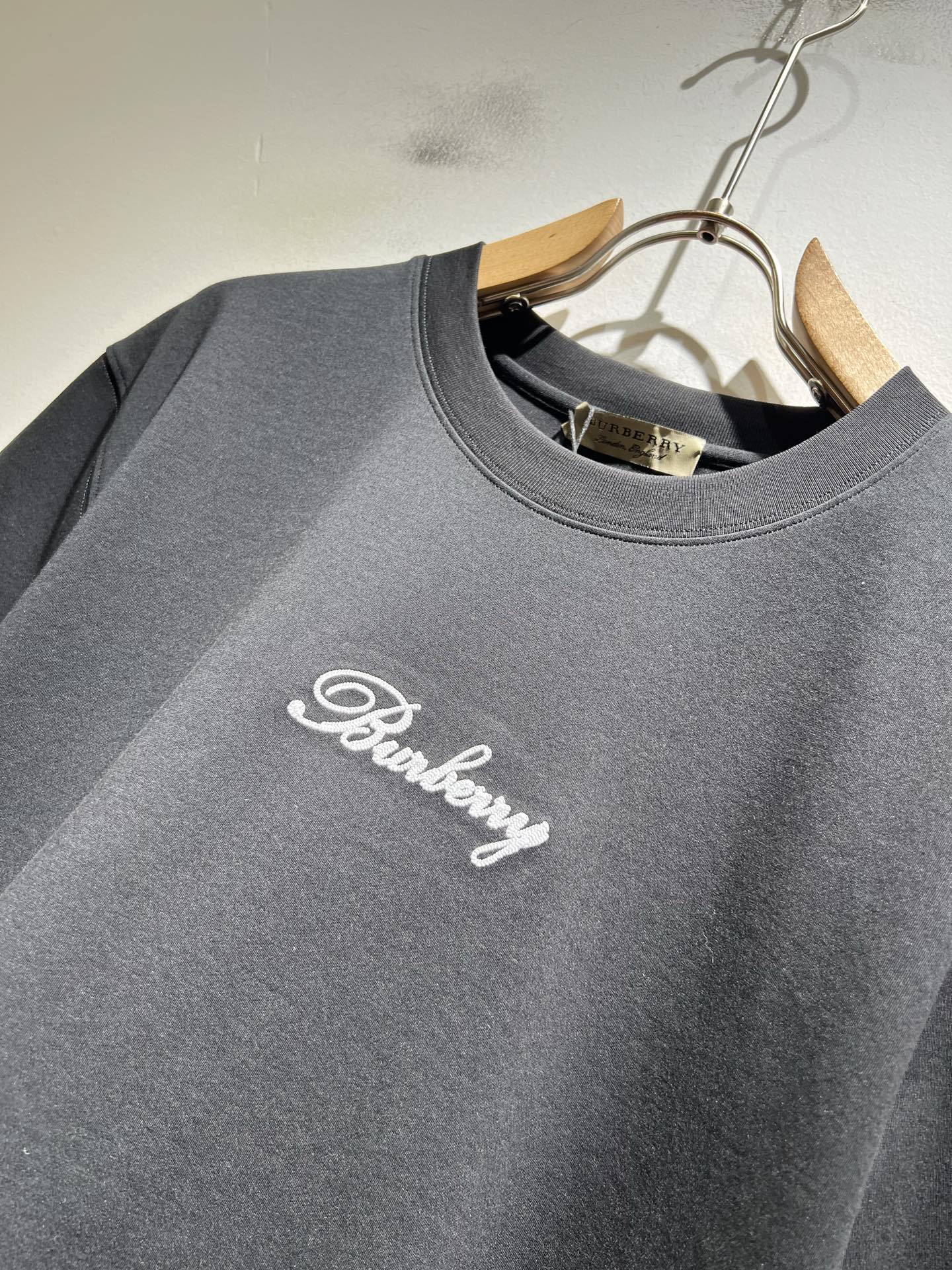 BURBER*Y巴*莉2026春夏新品短袖T恤，重磅来袭，最近比较火热的环保纯棉面料制作而成，高端户外运