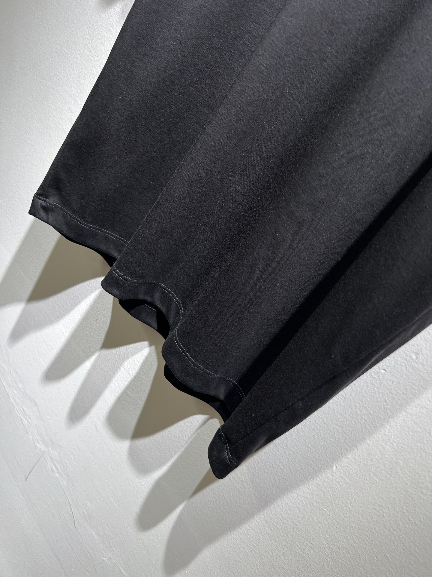 LACOSTE法国鳄鱼 2026春夏男士最新的贸易订单短袖打底衫，全品相！！胸前采用logo图案刺绣设计