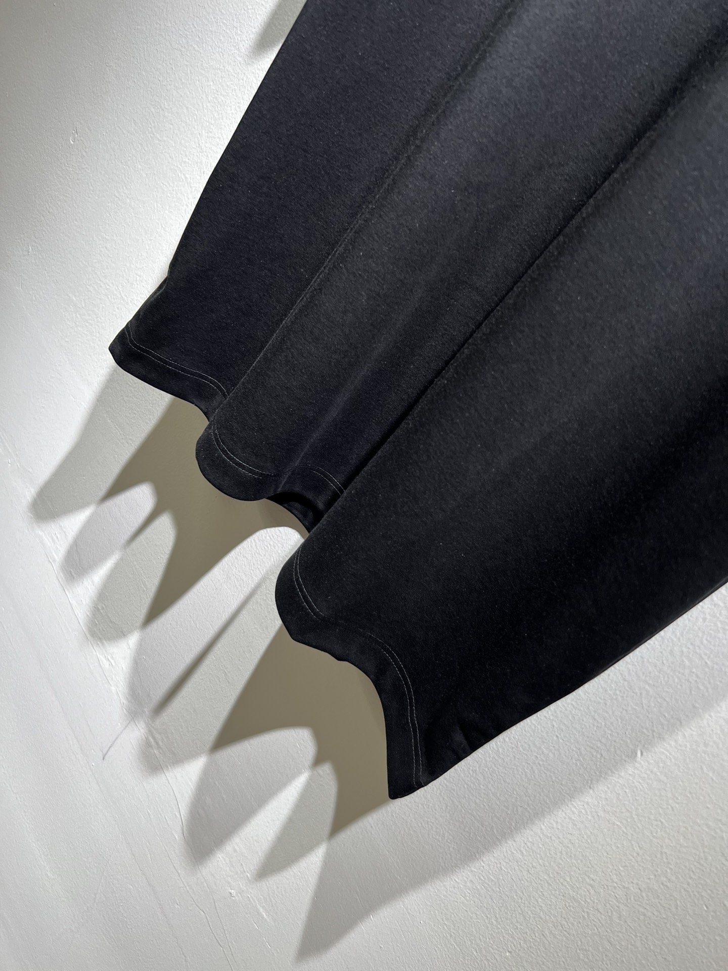 Moncler蒙家 2026春夏最新男女同款👫贸易订单短袖T恤，全品相！！网红款！采用logo图案徽章设